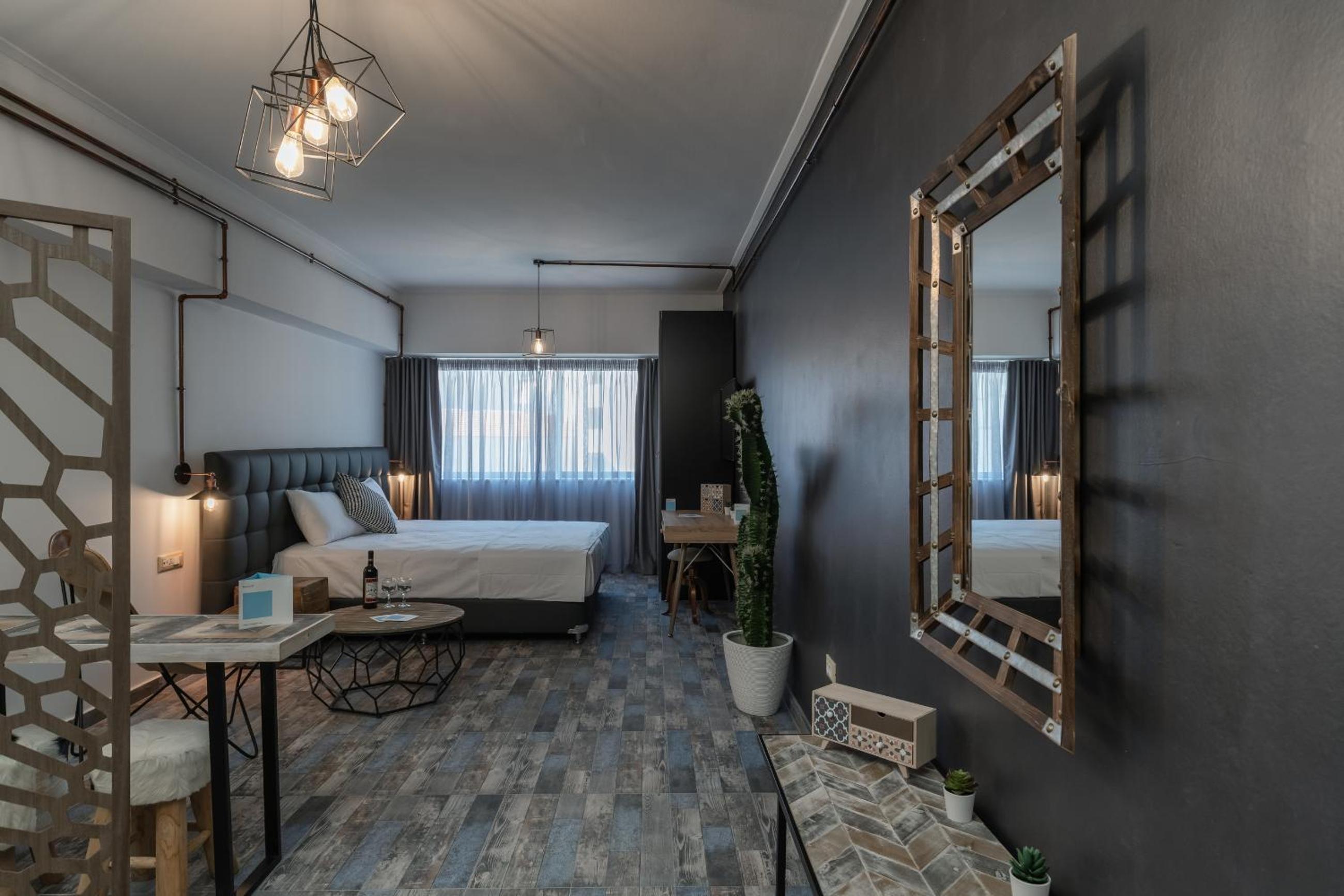 Deluxe King Studio without Balcony