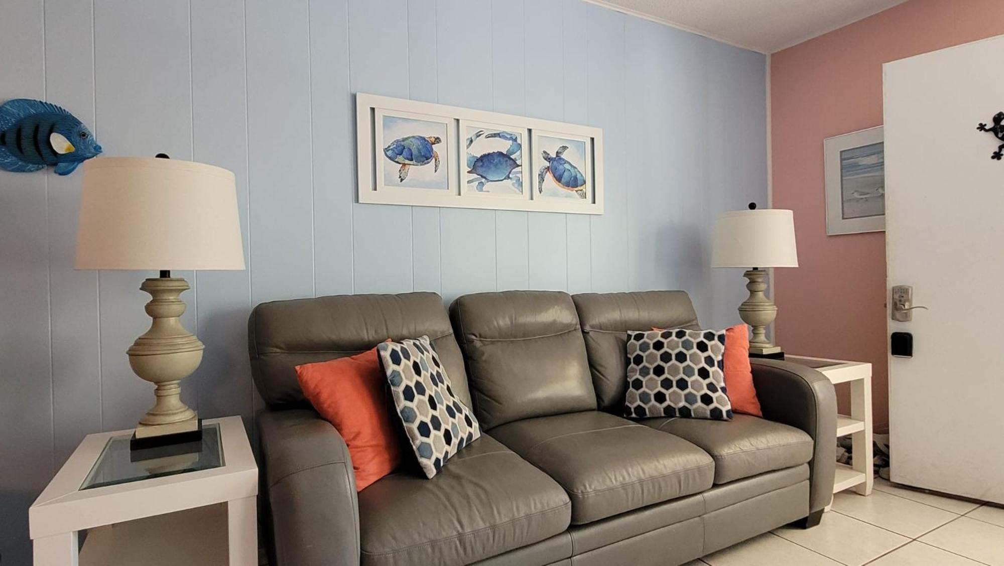 One-Bedroom Apartment - Photo 1