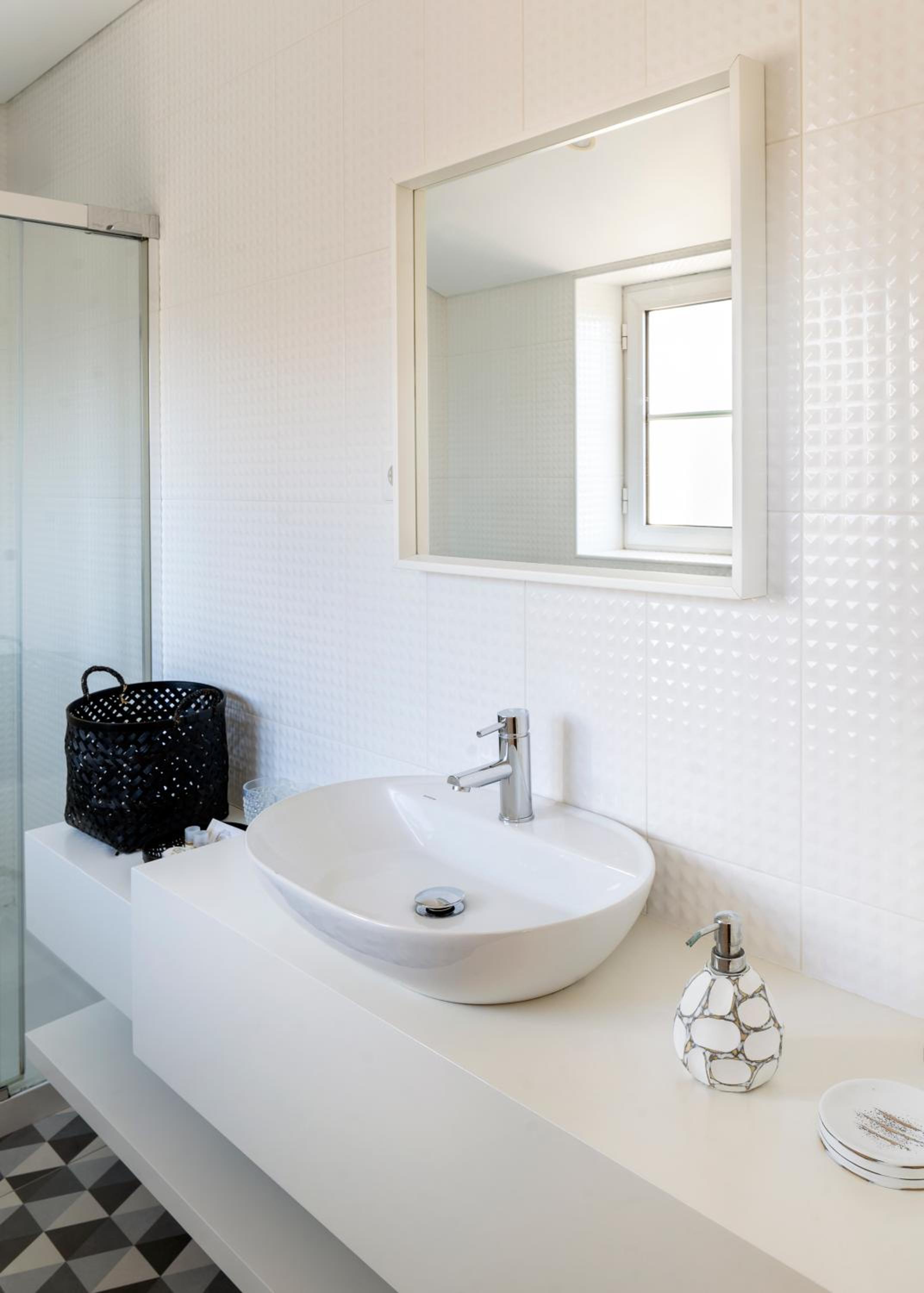 Deluxe Suite - Photo 6