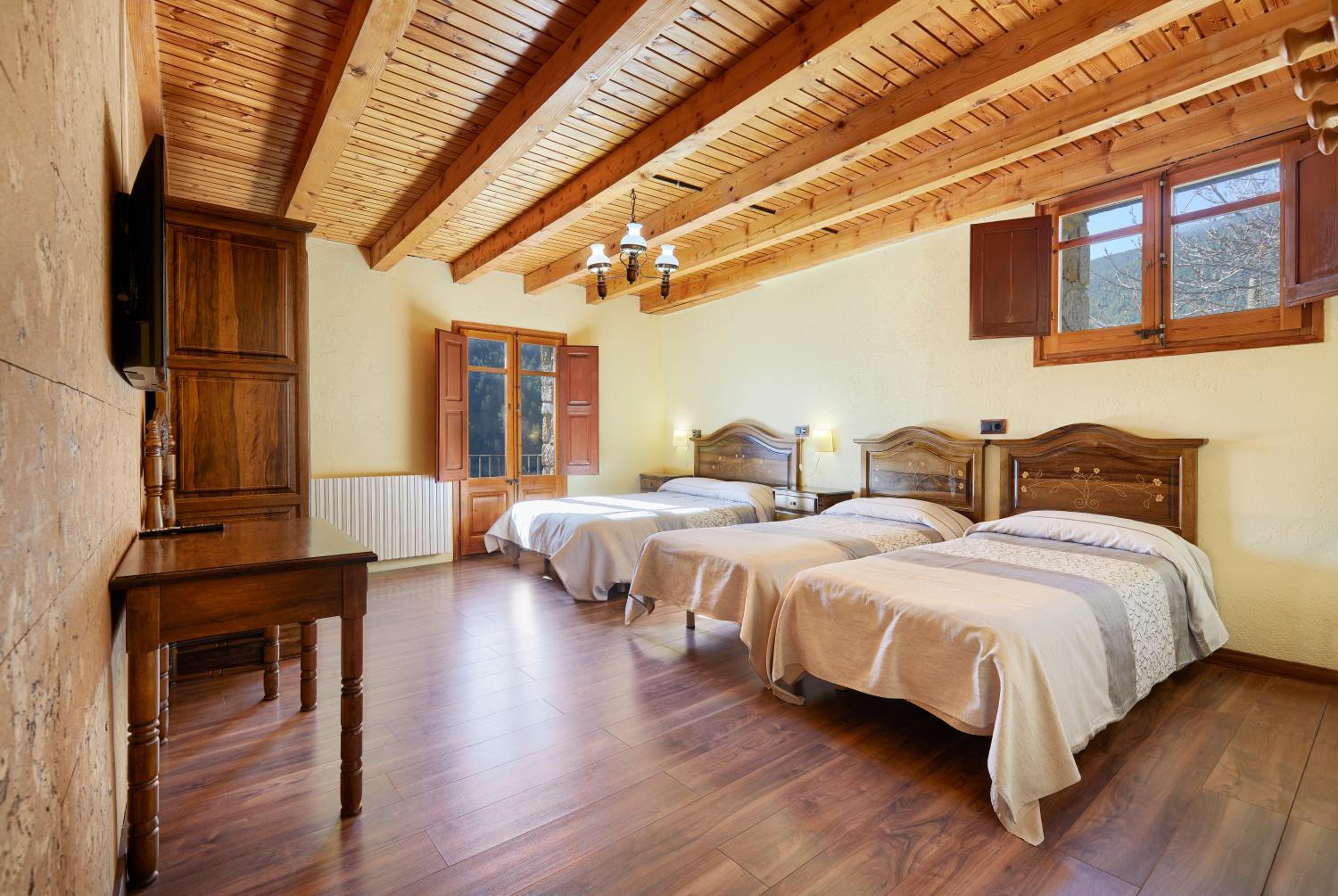 Habitación Cuádruple con Vista a la Montaña