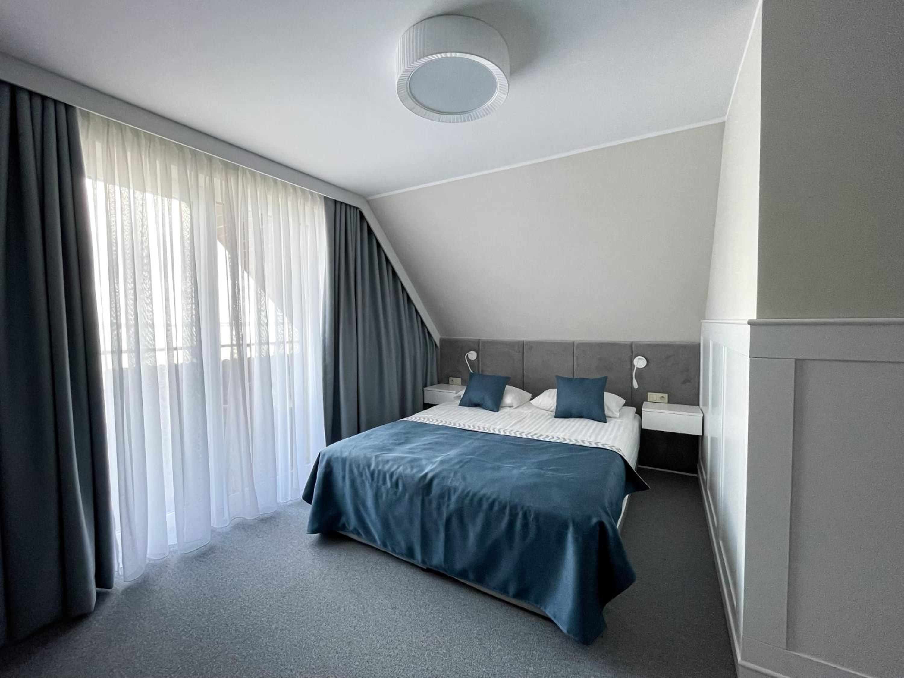 Deluxe Double Room with Balcony photo 3