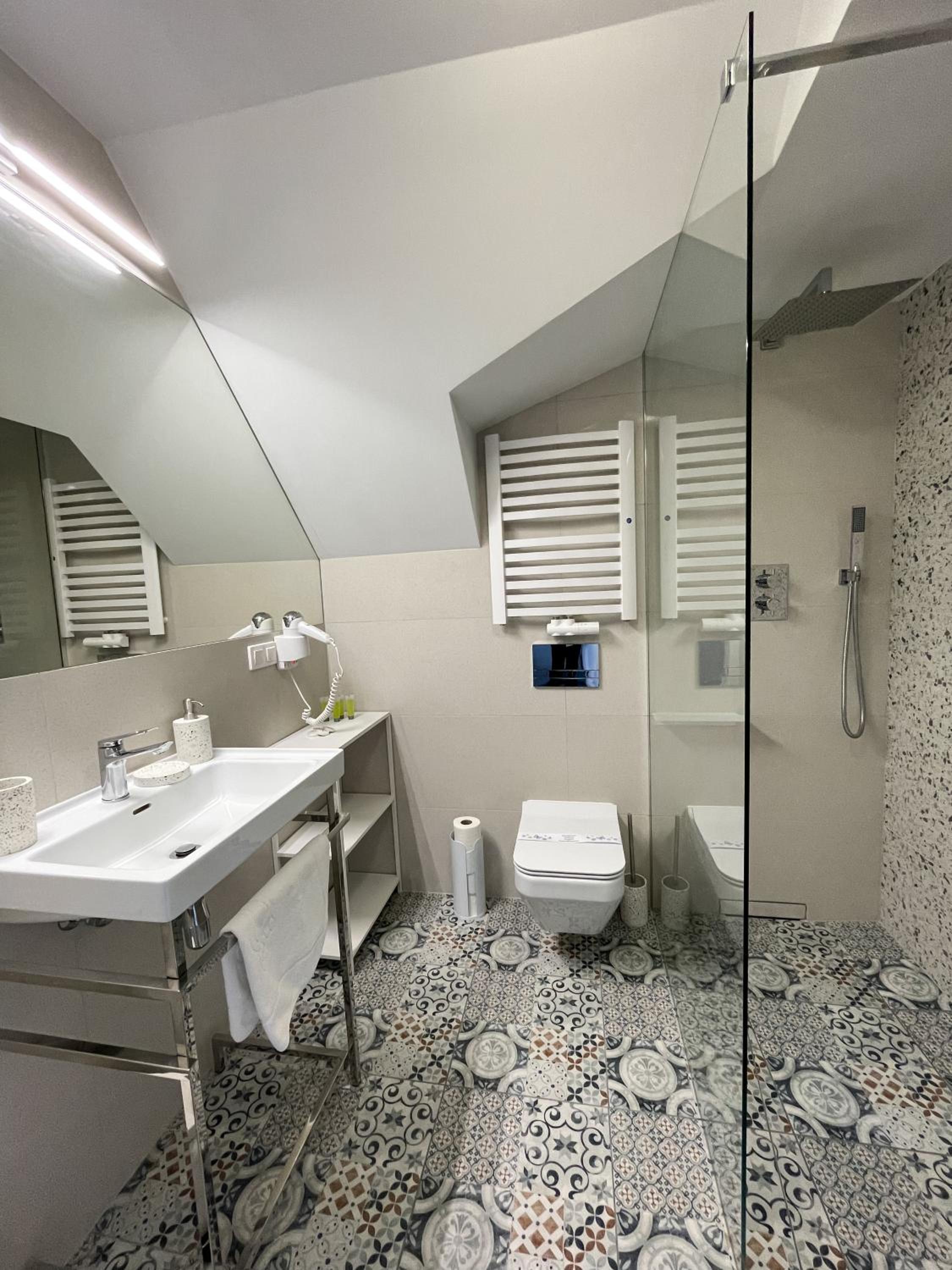 Deluxe Double Room with Balcony photo 2
