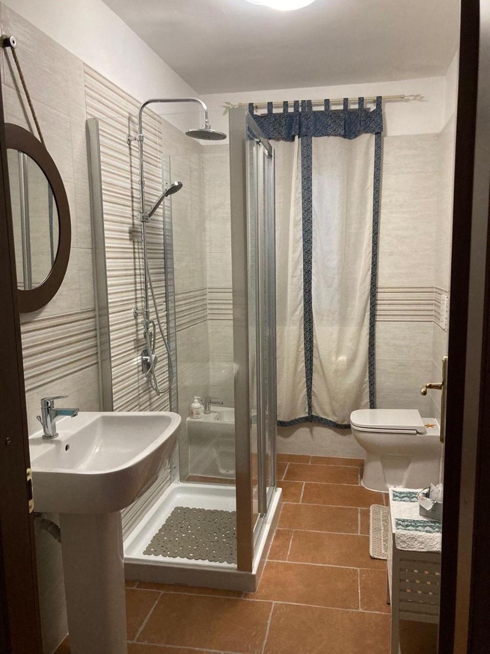 Quadruple Room with Private Bathroom photo 2