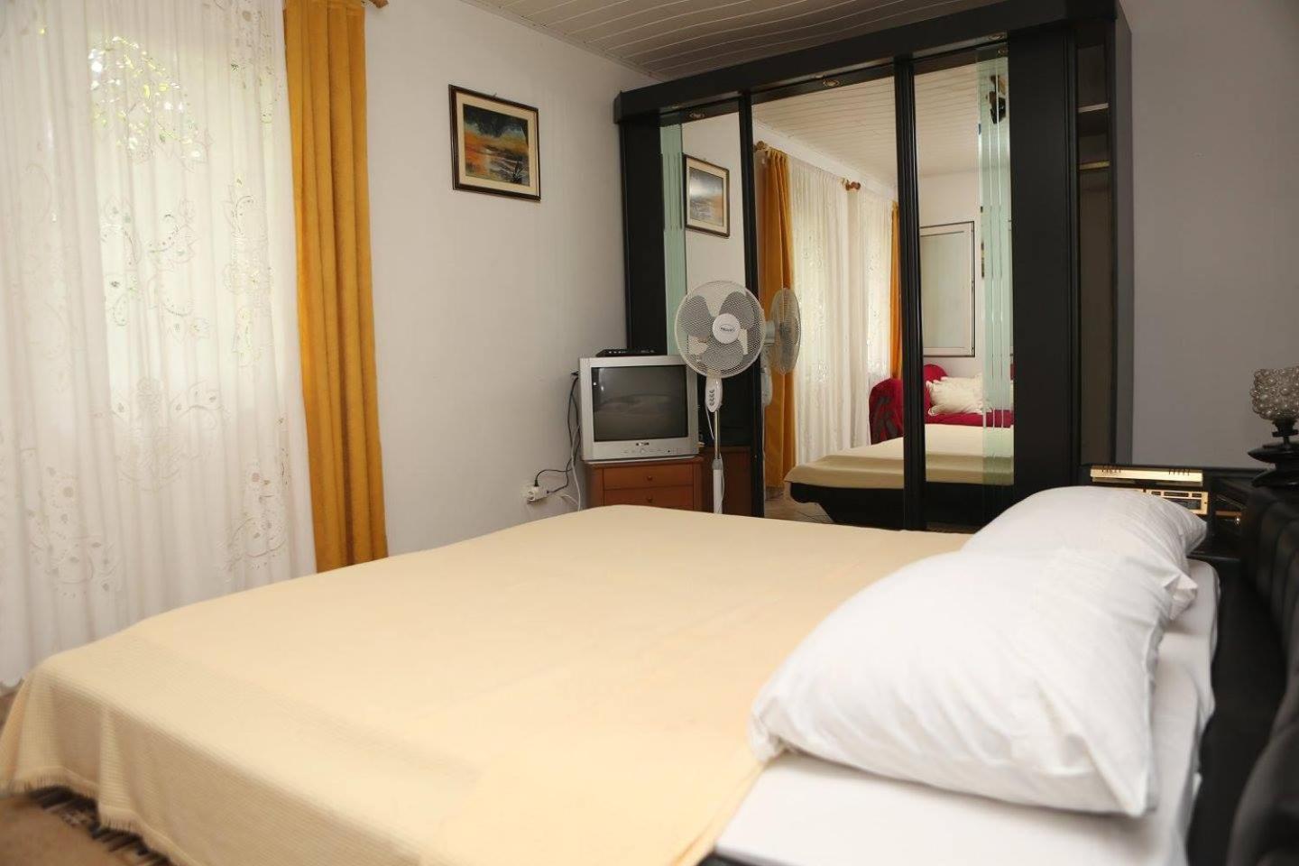 Double Room with Private Bathroom photo 2