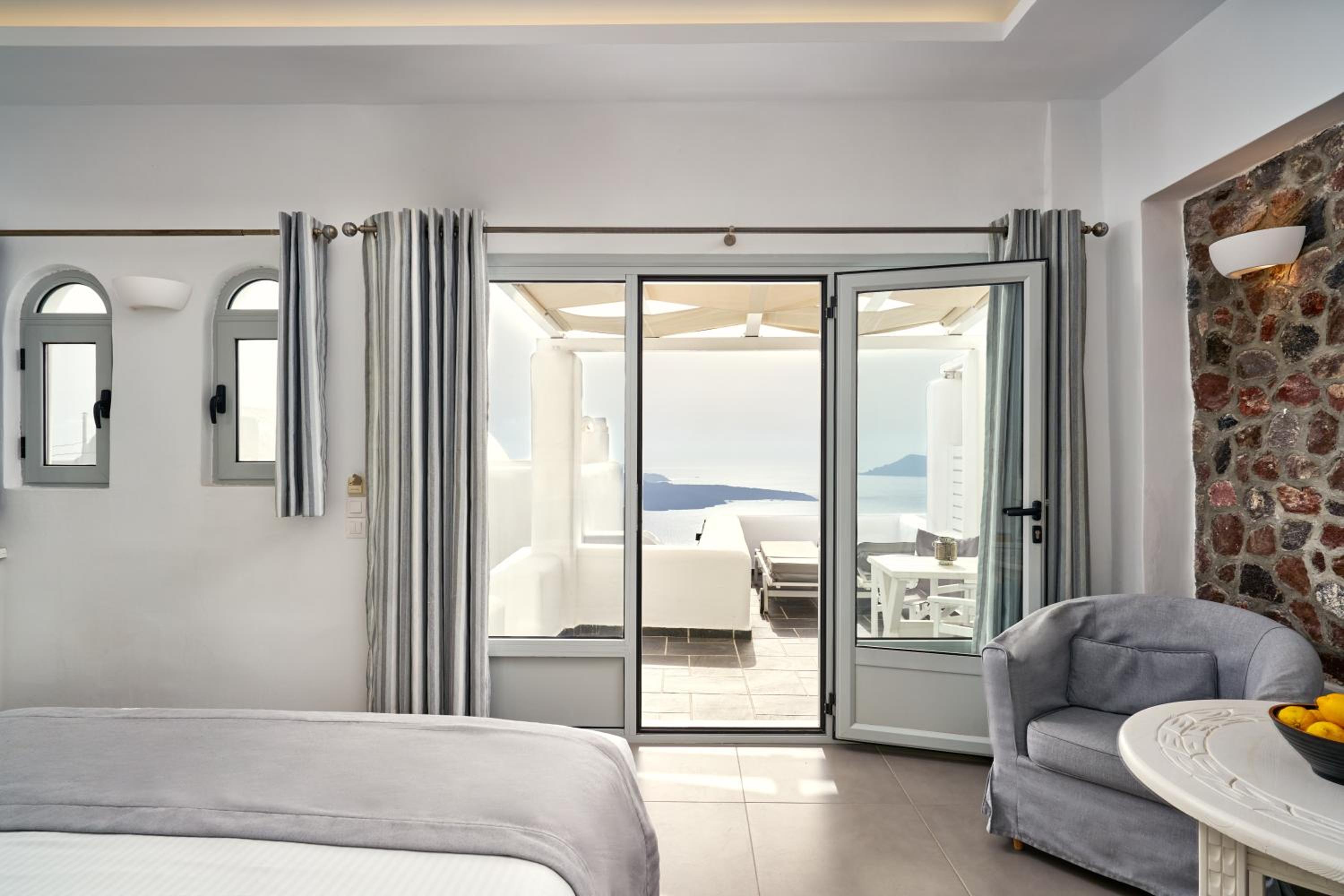 Superior Double Room with Caldera View - Photo 4