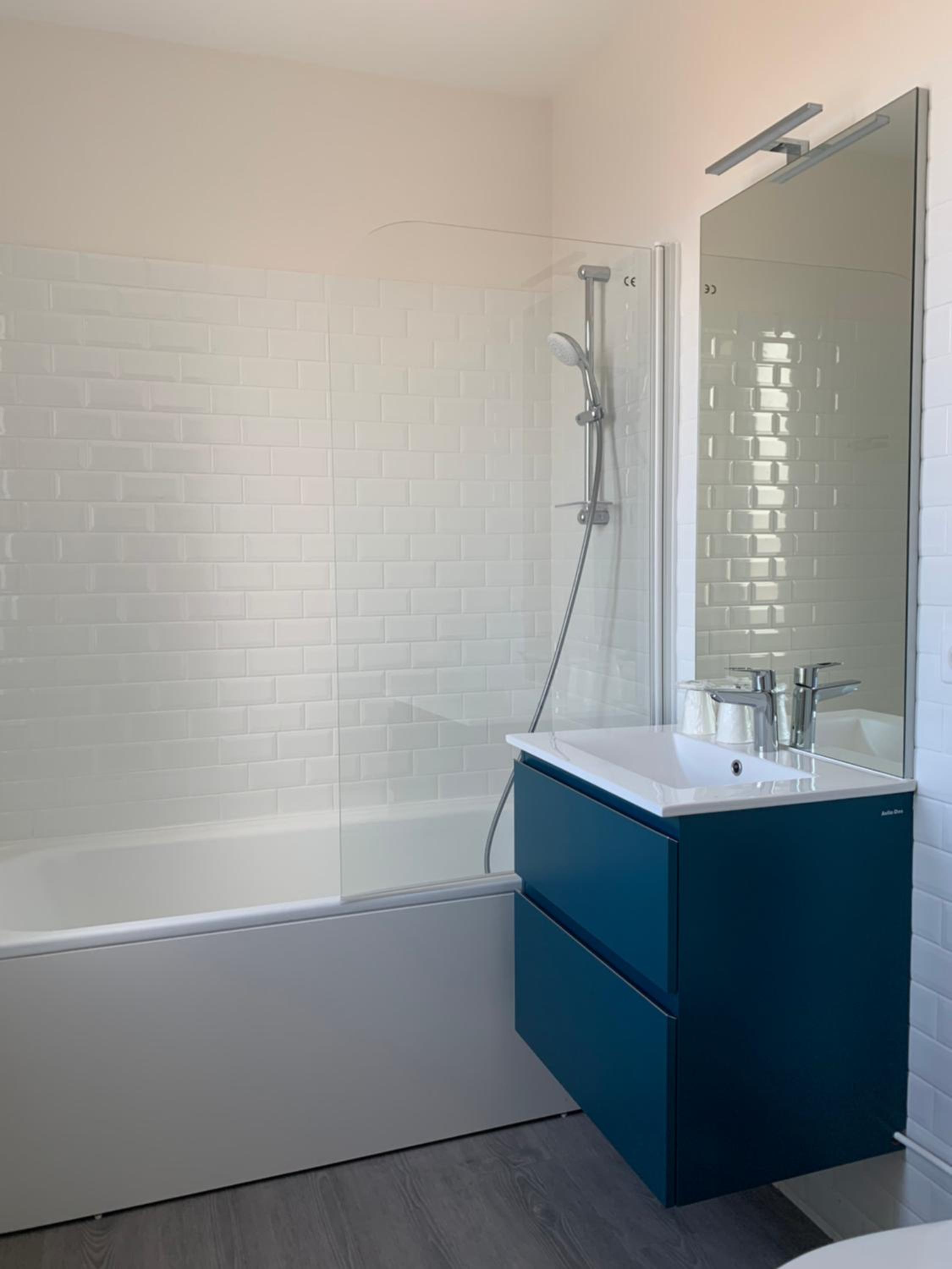 Suite with Balcony - Photo 3