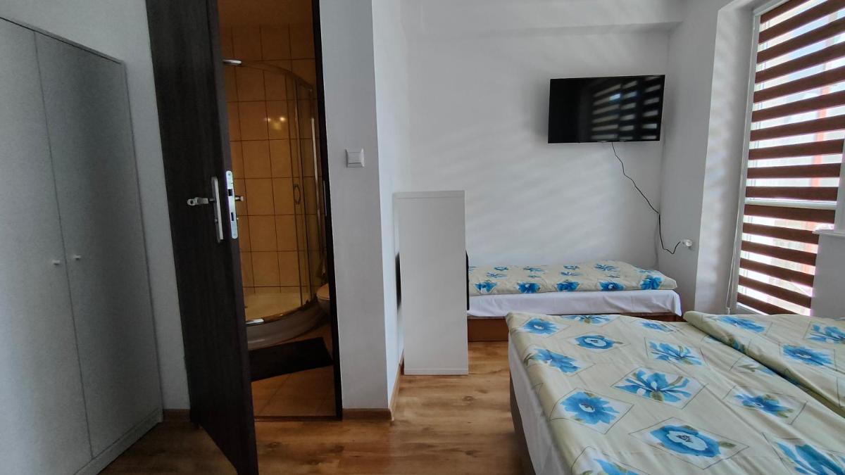 Triple Room with Private Bathroom photo 3