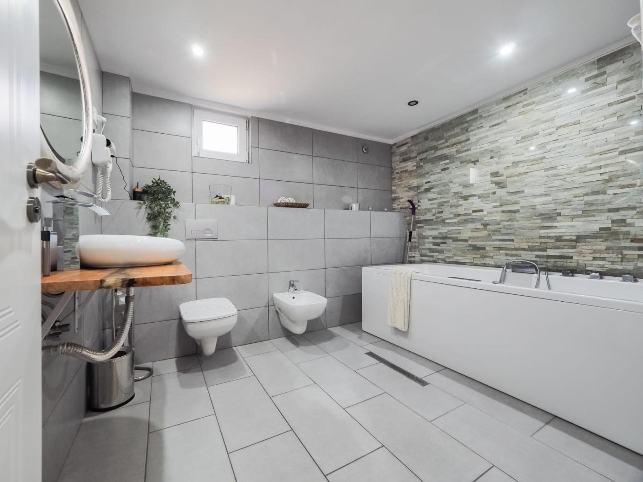One-Bedroom Apartment - Photo 9