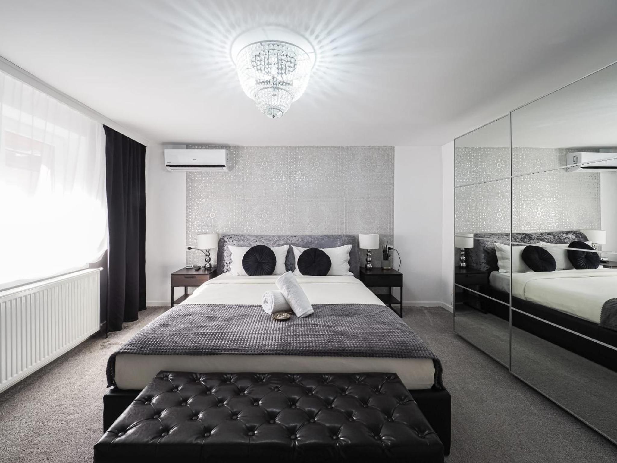 One-Bedroom Apartment - Photo 2