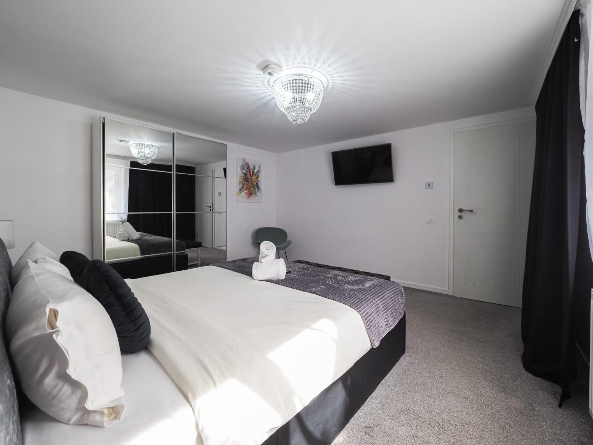 One-Bedroom Apartment - Photo 28