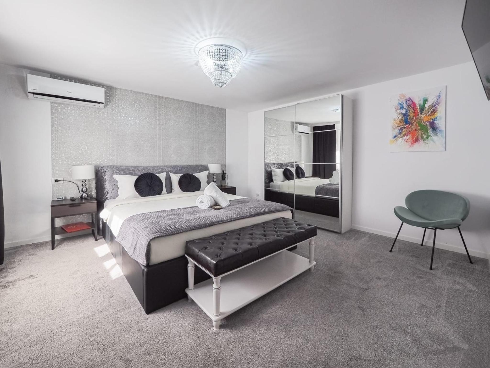 One-Bedroom Apartment - Photo 3