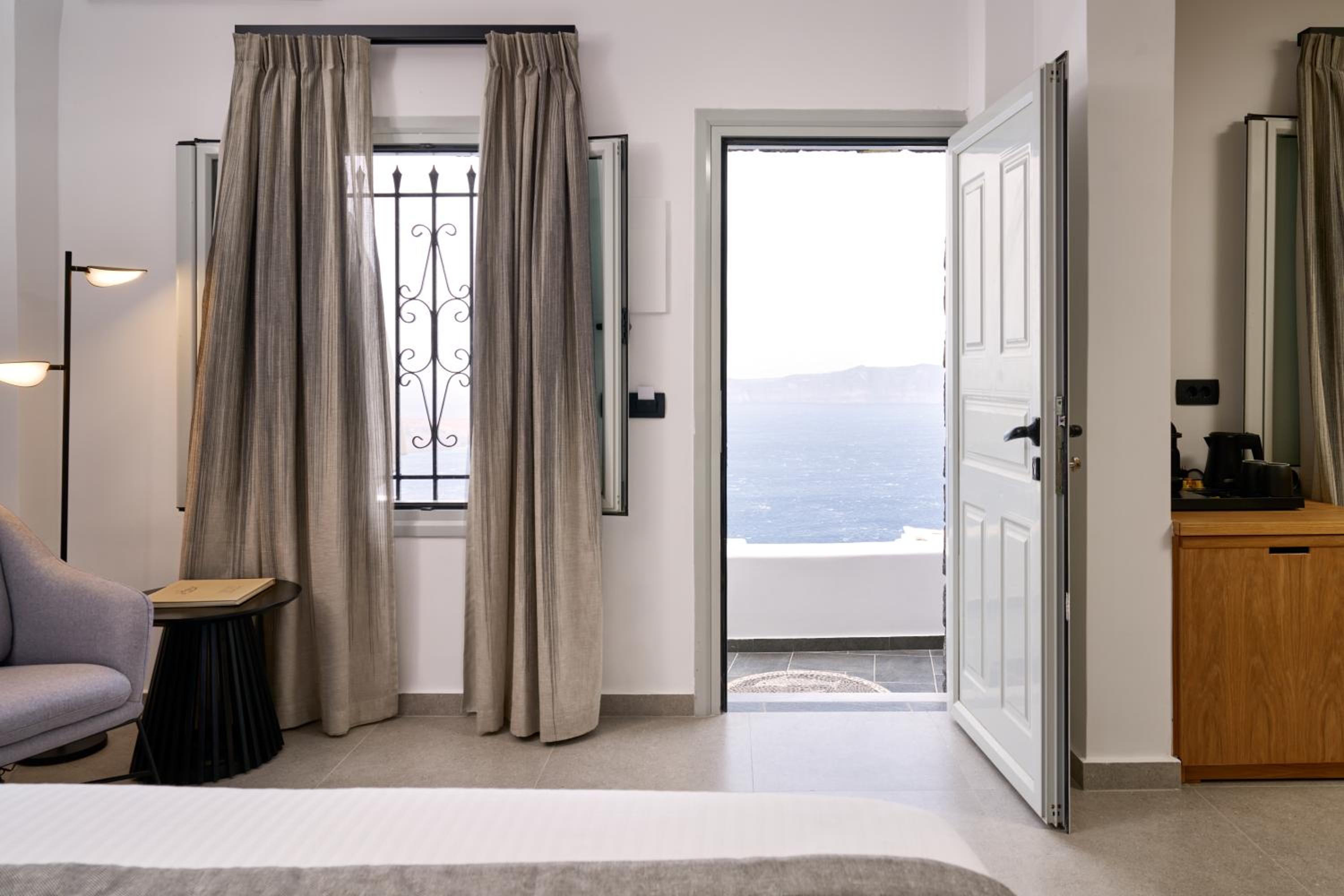 Superior Double Room with Caldera View - Photo 5