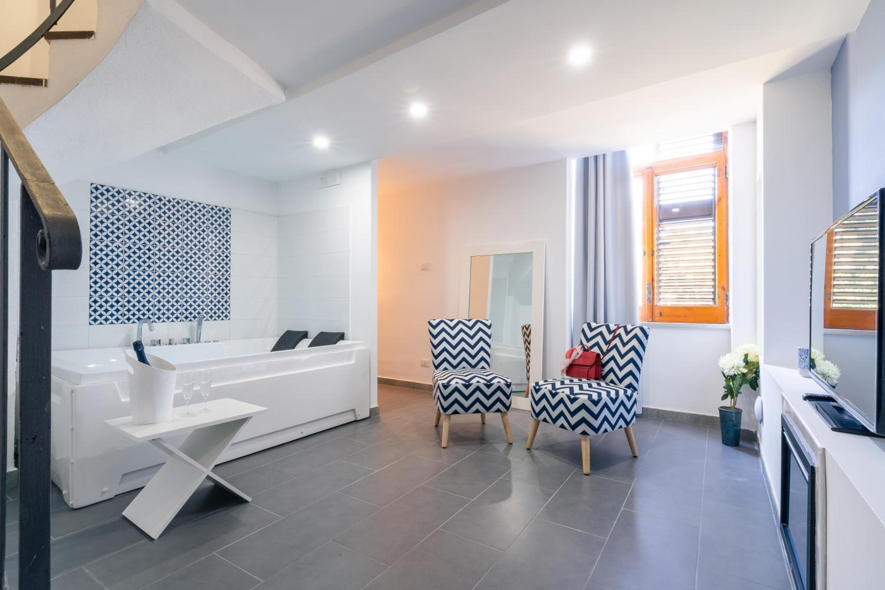 Queen Room with Spa Bath