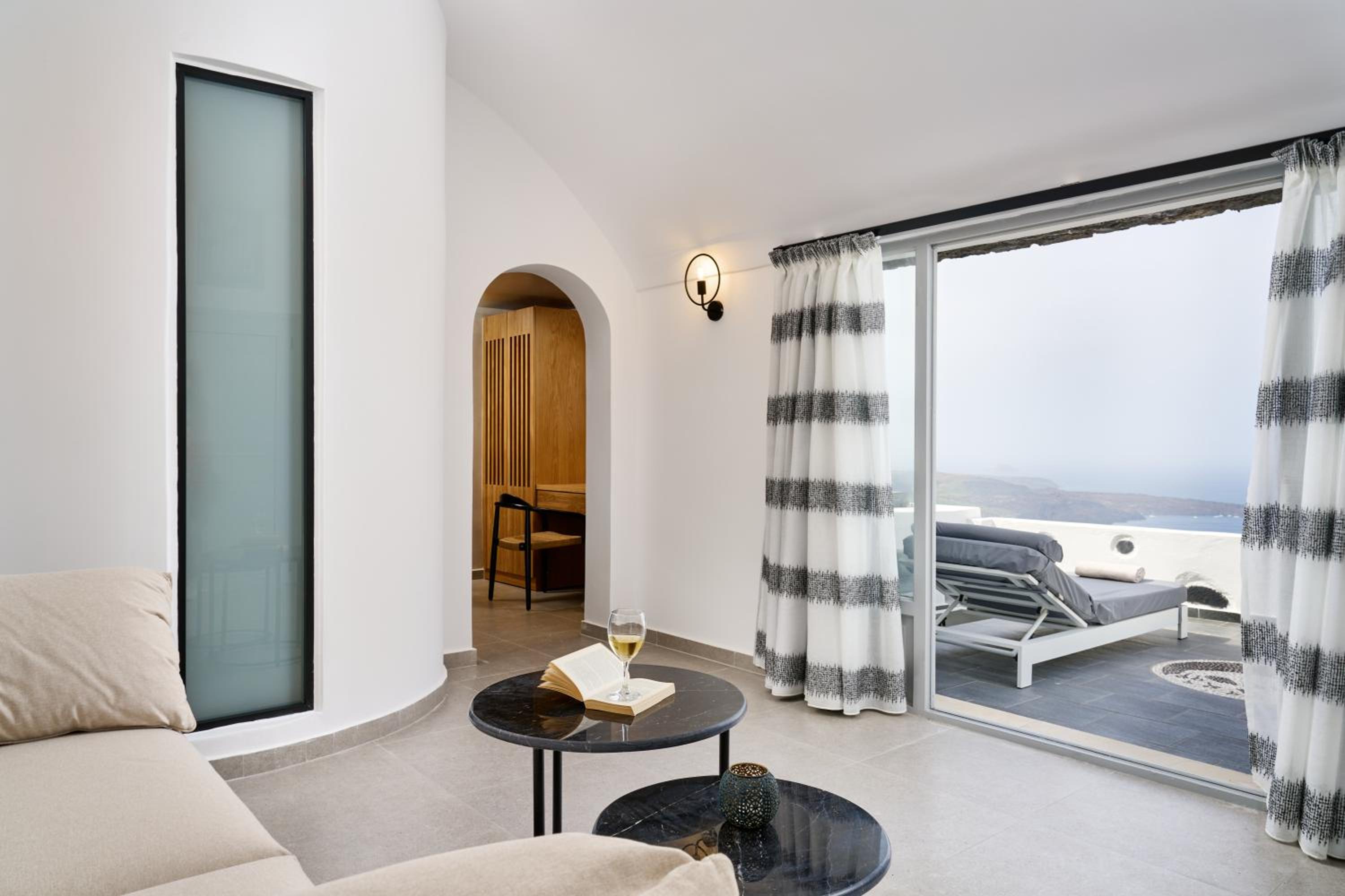 Suite with Hot Tub - Photo 1