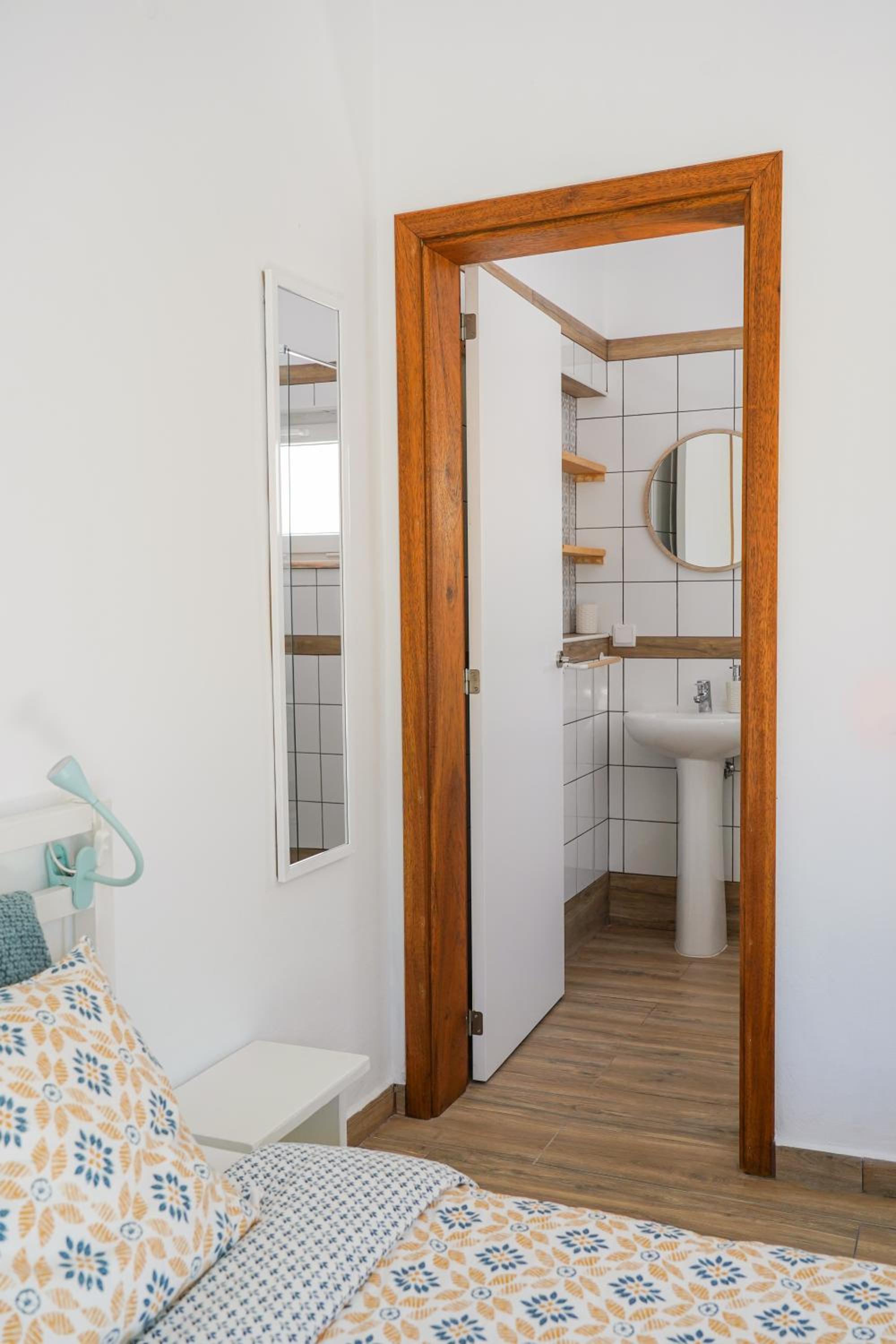 Double Room with Private Bathroom - Photo 5