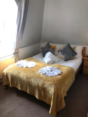 Double or Twin Room with Private Bathroom photo 3