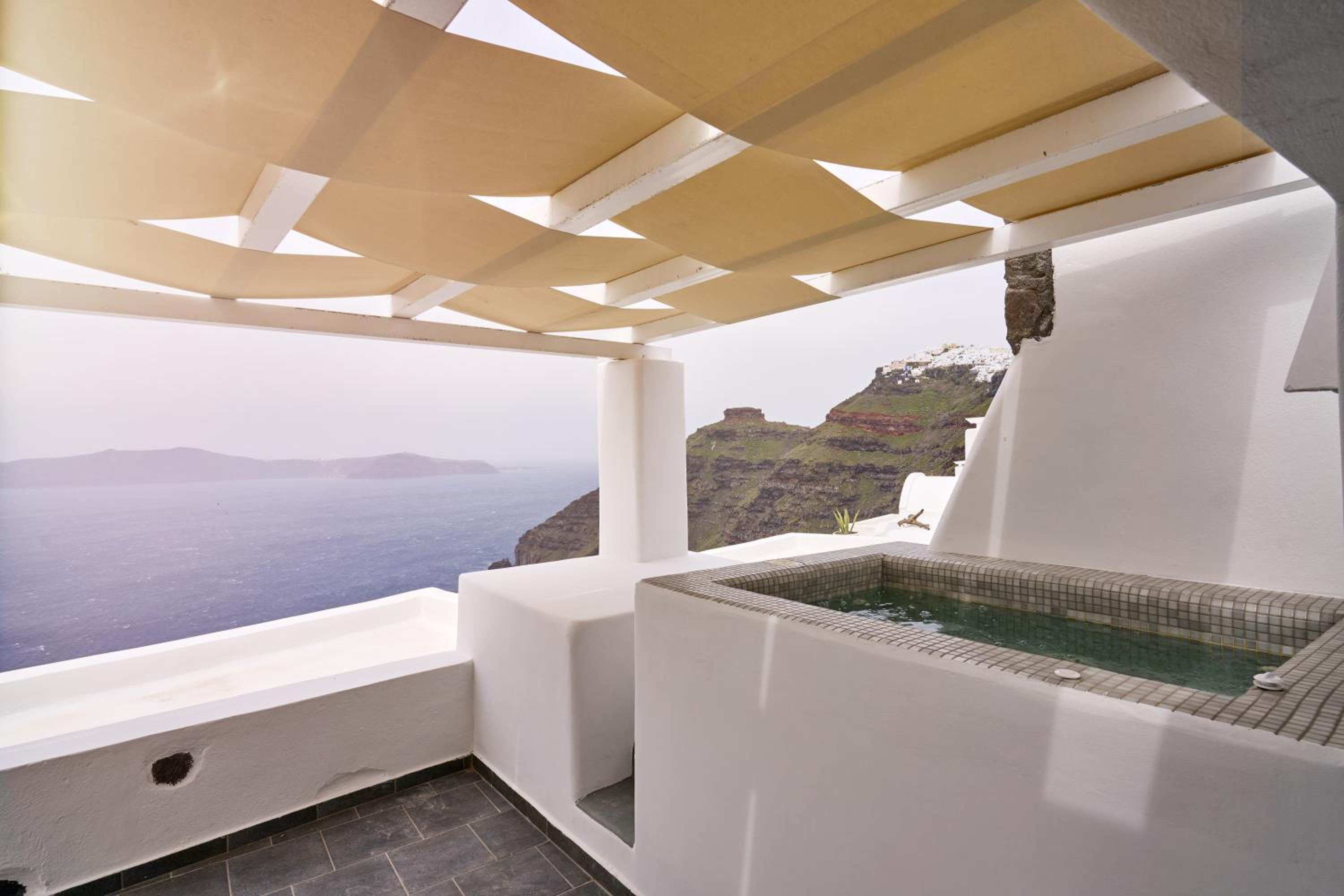 Suite with Hot Tub - Photo 2