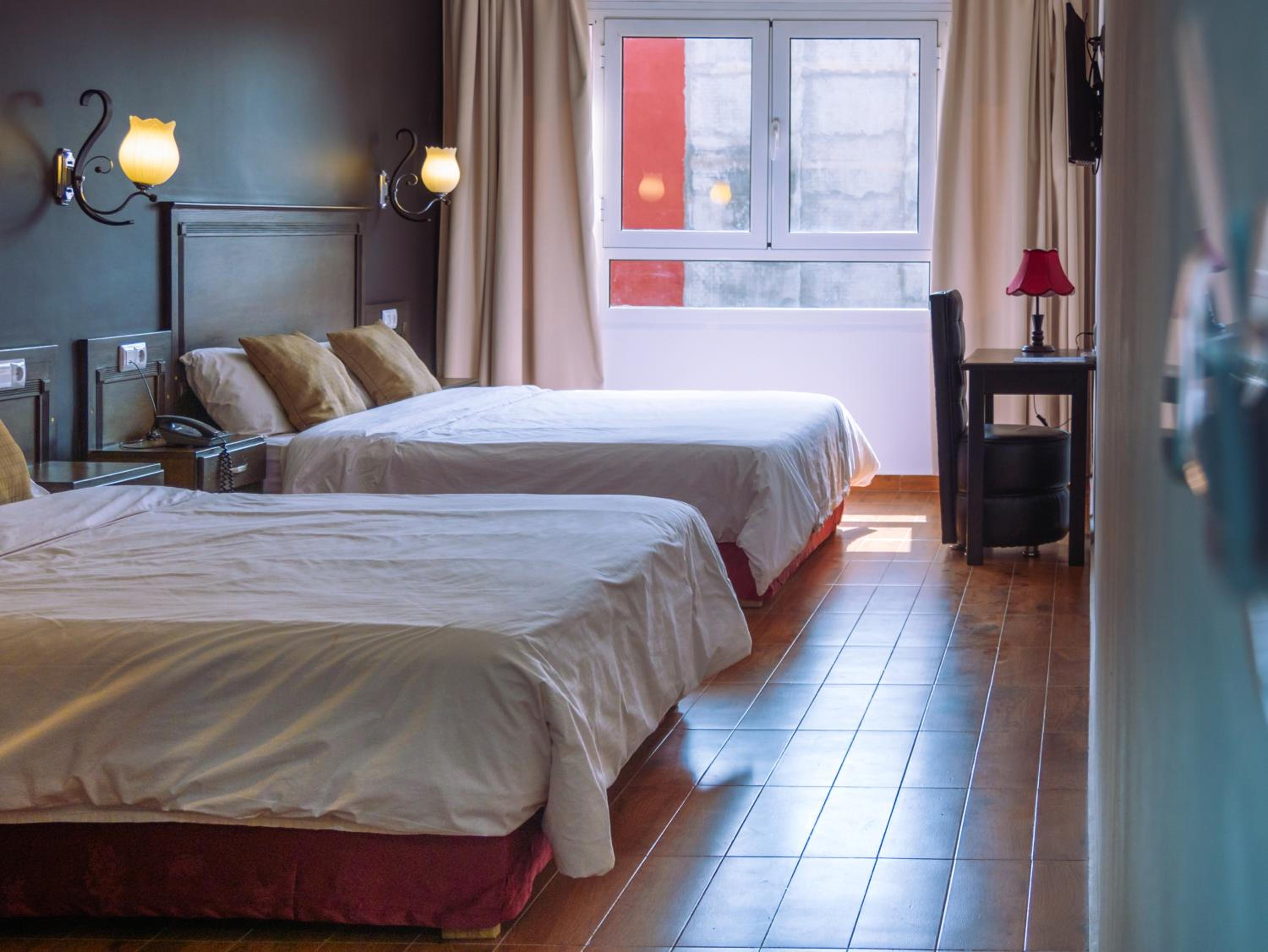Deluxe Double Room (2 Adults + 1 Child) photo 1