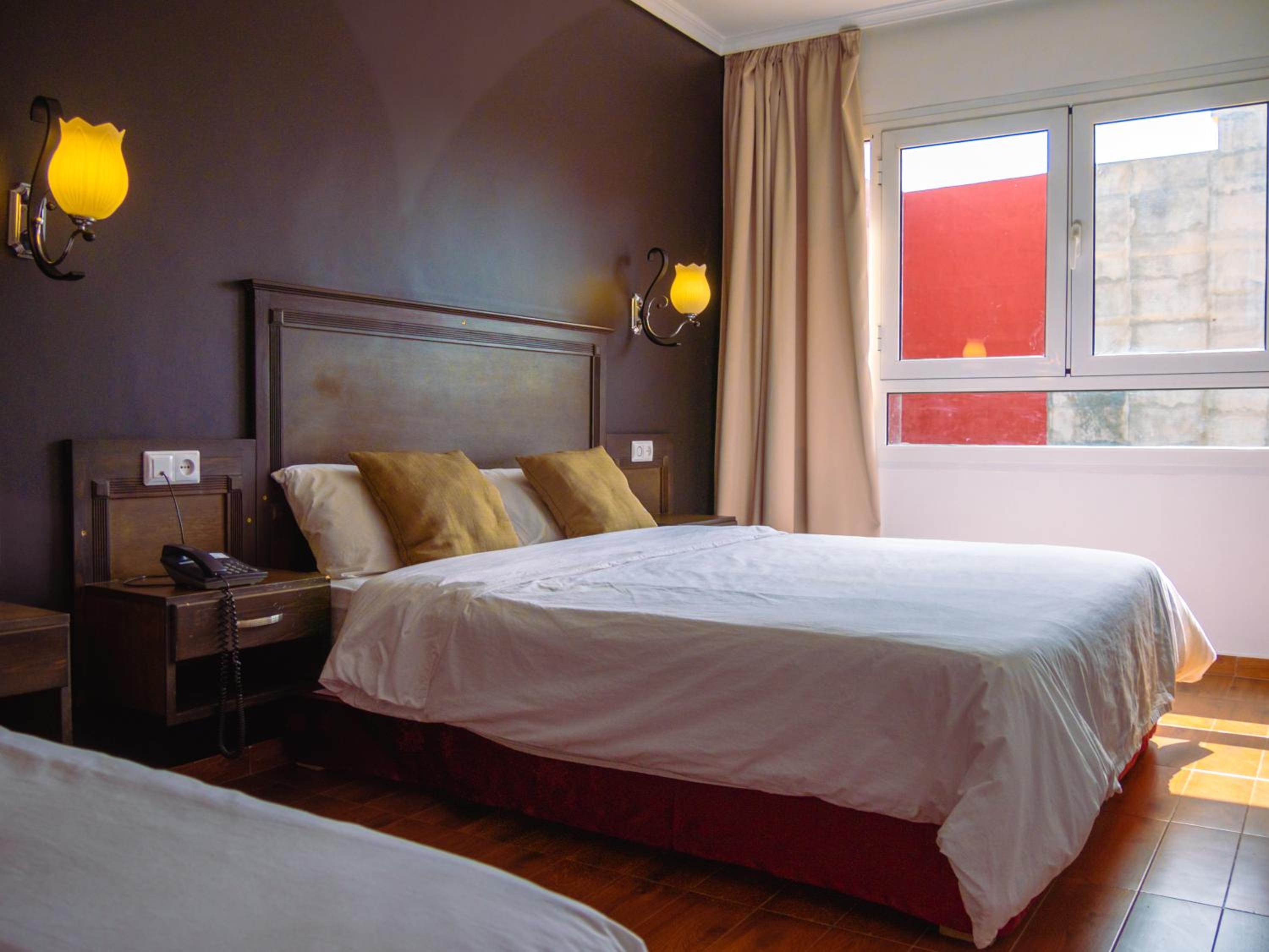 Deluxe Double Room (2 Adults + 1 Child) photo 2
