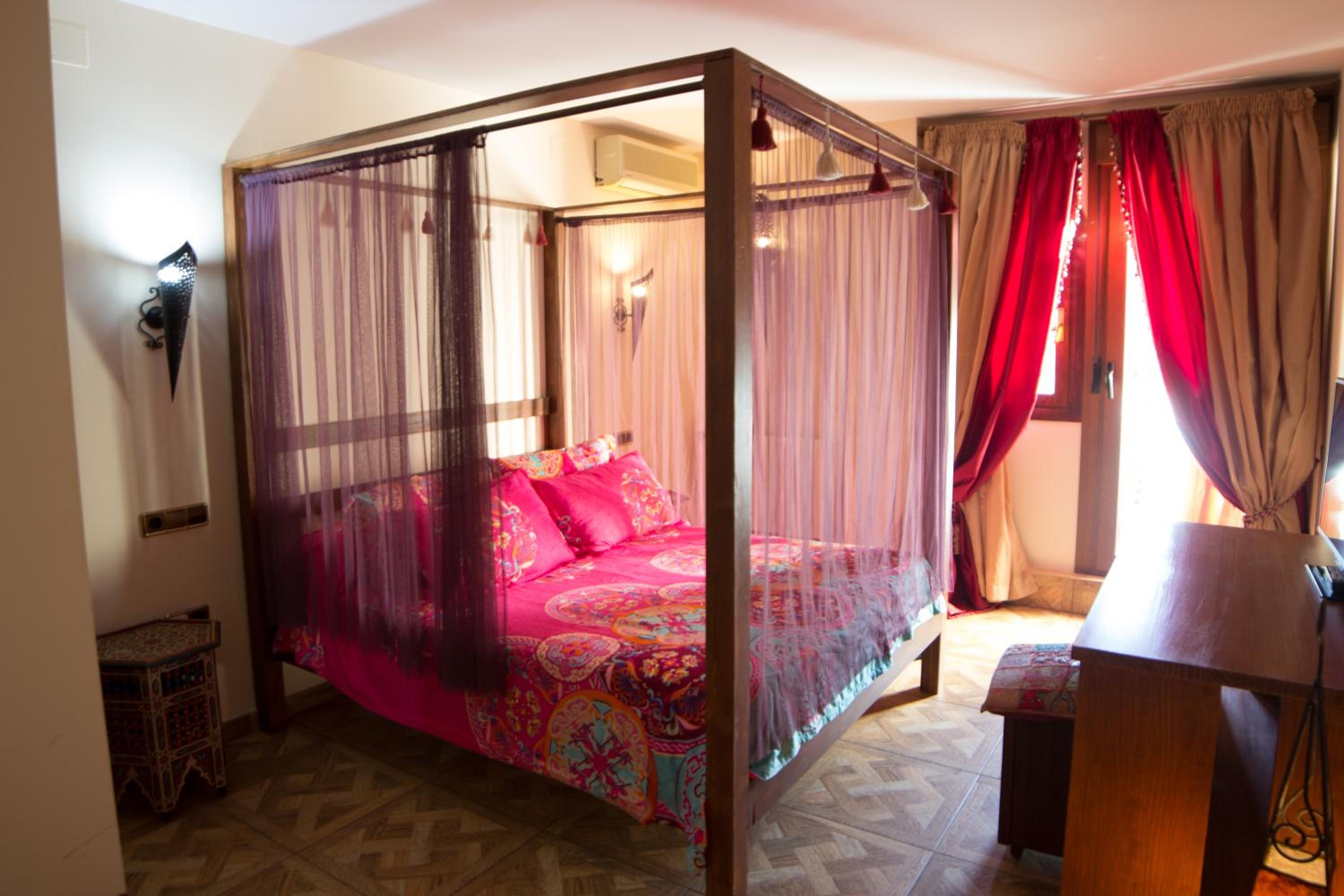 Suite and themed rooms