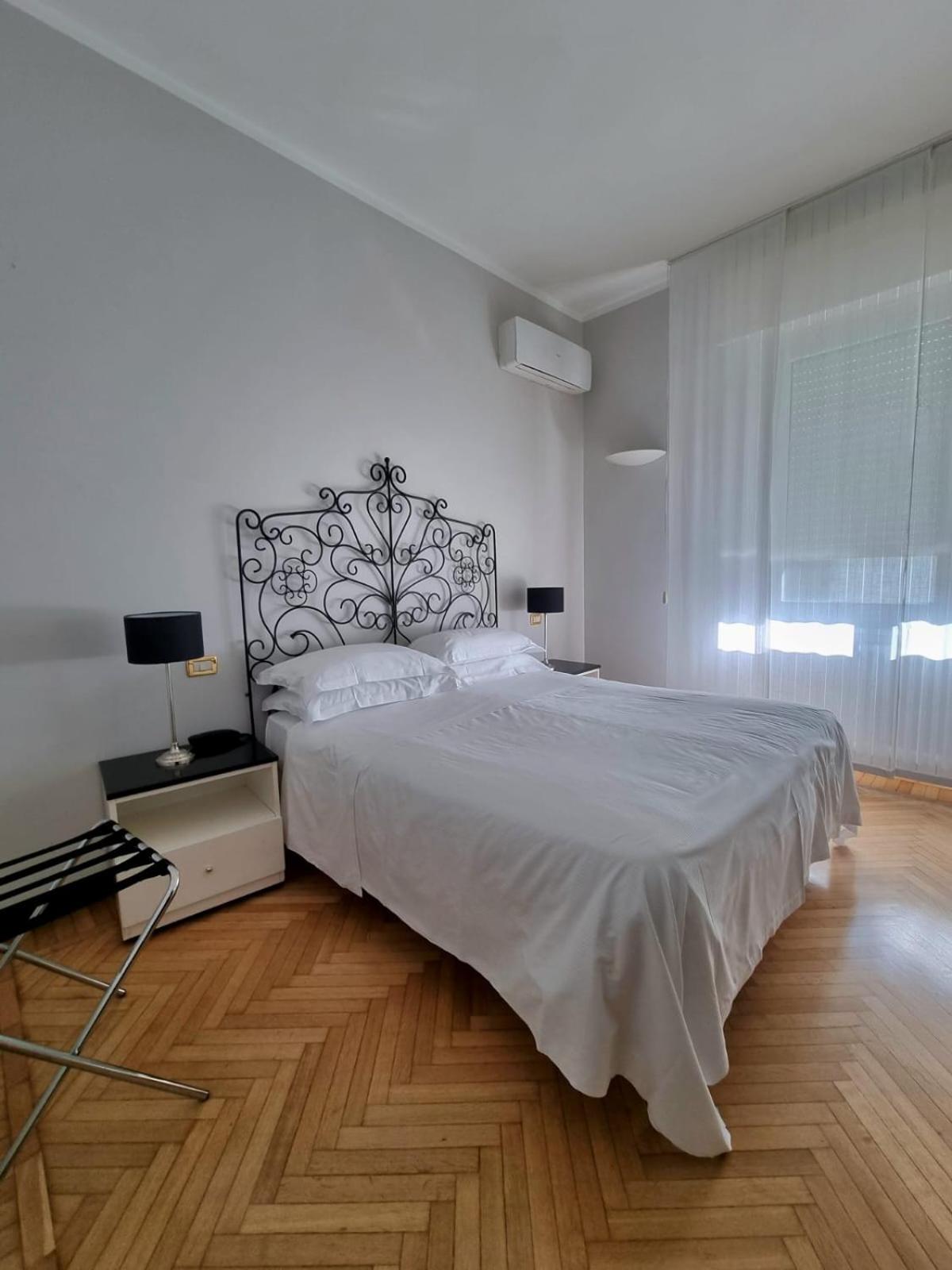 Double Room - Photo 3