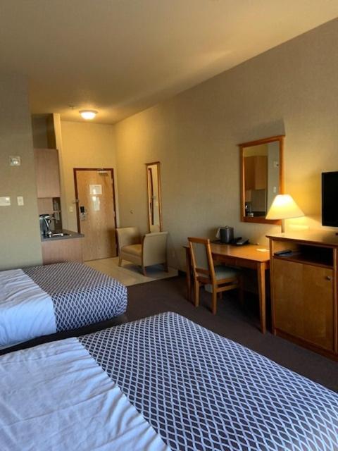 King Room With Roll-In Shower - Disability Access/Non Smoking/Ground Floor - Photo 20