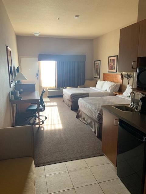 King Room With Roll-In Shower - Disability Access/Non Smoking/Ground Floor - Photo 5