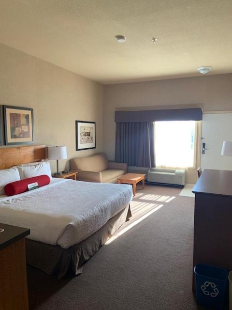 King Room With Roll-In Shower - Disability Access/Non Smoking/Ground Floor - Photo 53