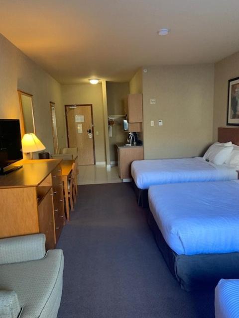 King Room With Roll-In Shower - Disability Access/Non Smoking/Ground Floor - Photo 48