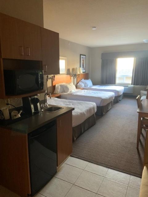 King Room With Roll-In Shower - Disability Access/Non Smoking/Ground Floor - Photo 14