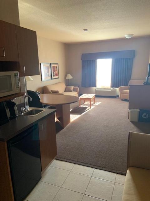 King Room With Roll-In Shower - Disability Access/Non Smoking/Ground Floor - Photo 22