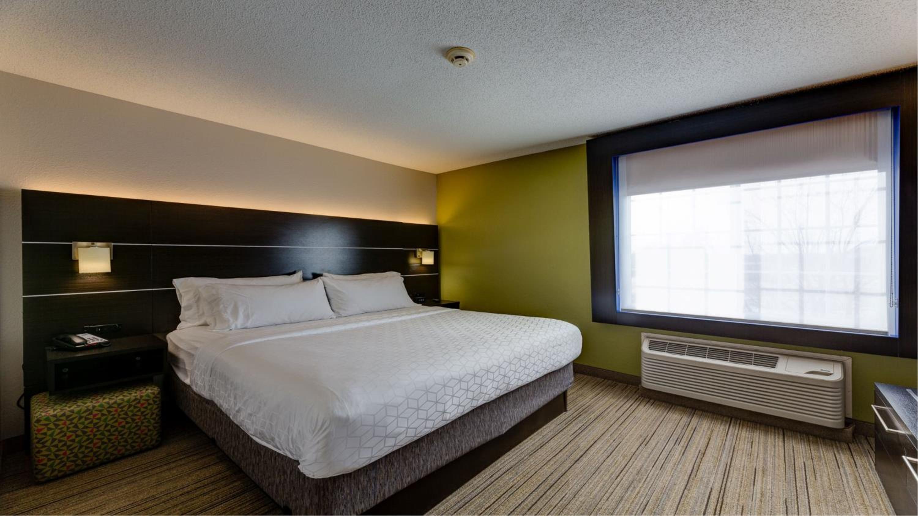 Standard King Room - Photo 6