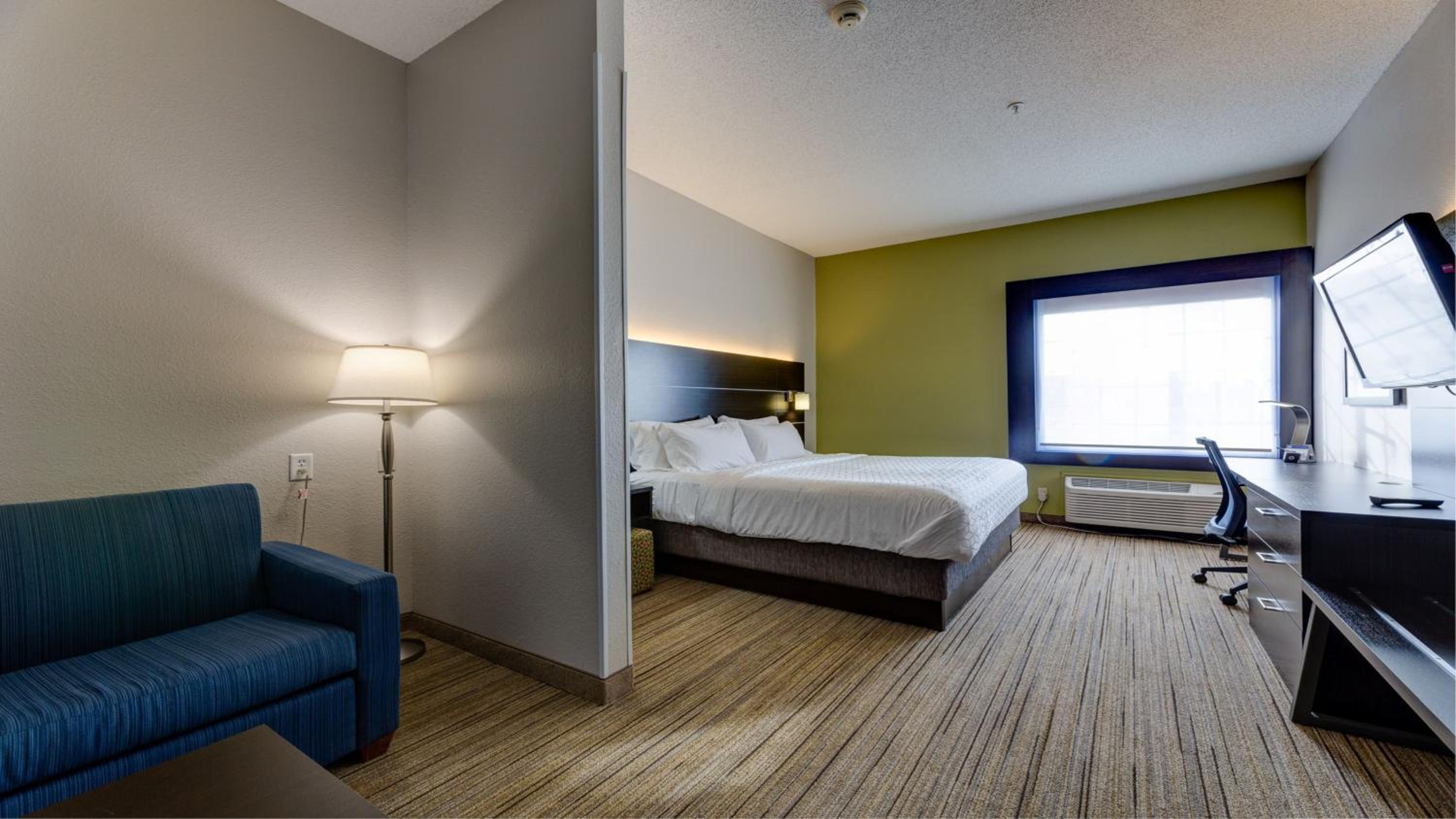 King Suite - Photo 2