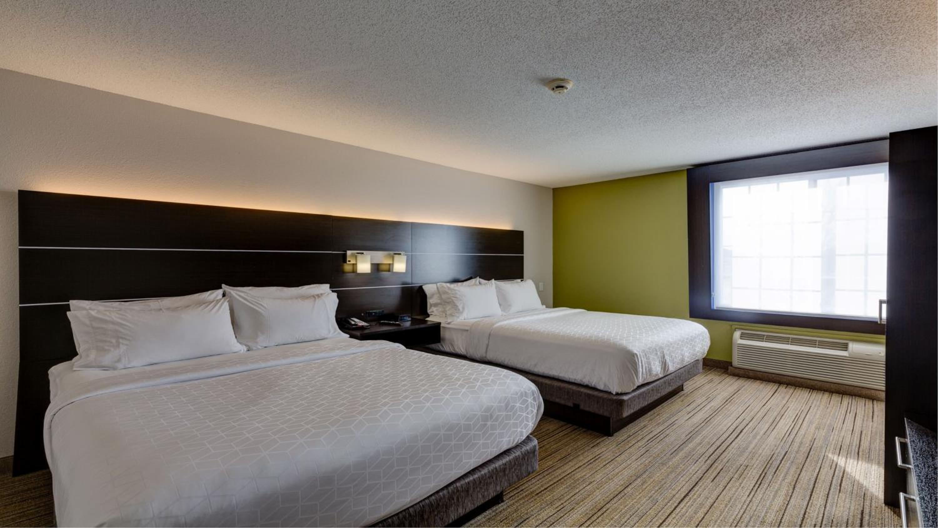 Standard Room with Two Queen Beds - Photo 1