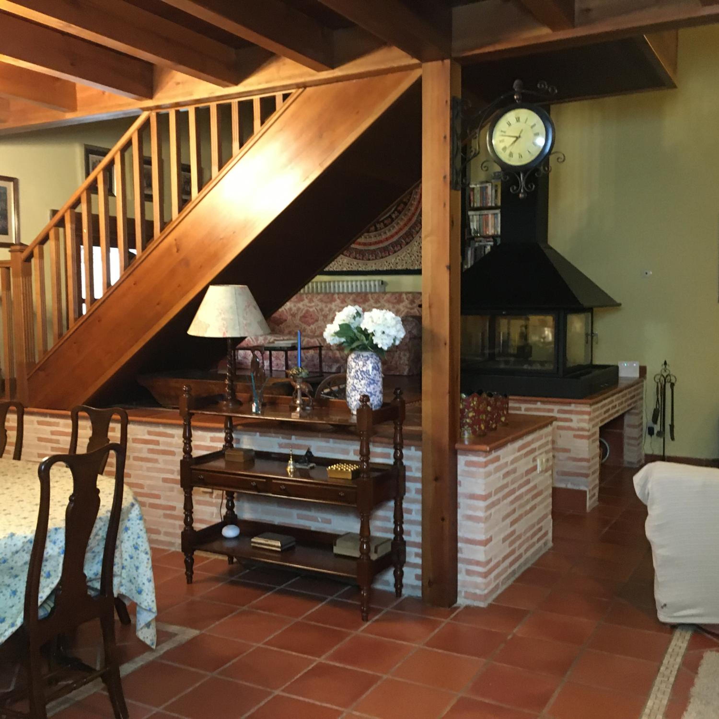 Five-Bedroom House photo 2