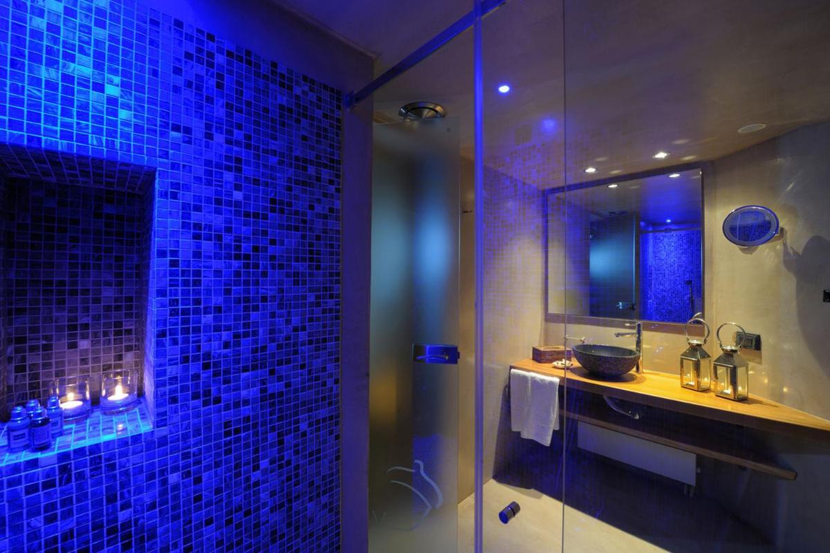 Elegant Suite with Fireplace & View, photo 7