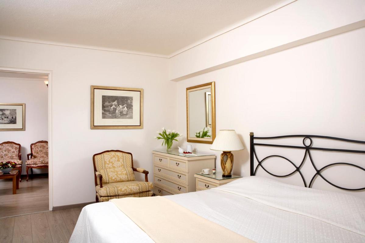 Senior Two-Bedroom Suite Sea View