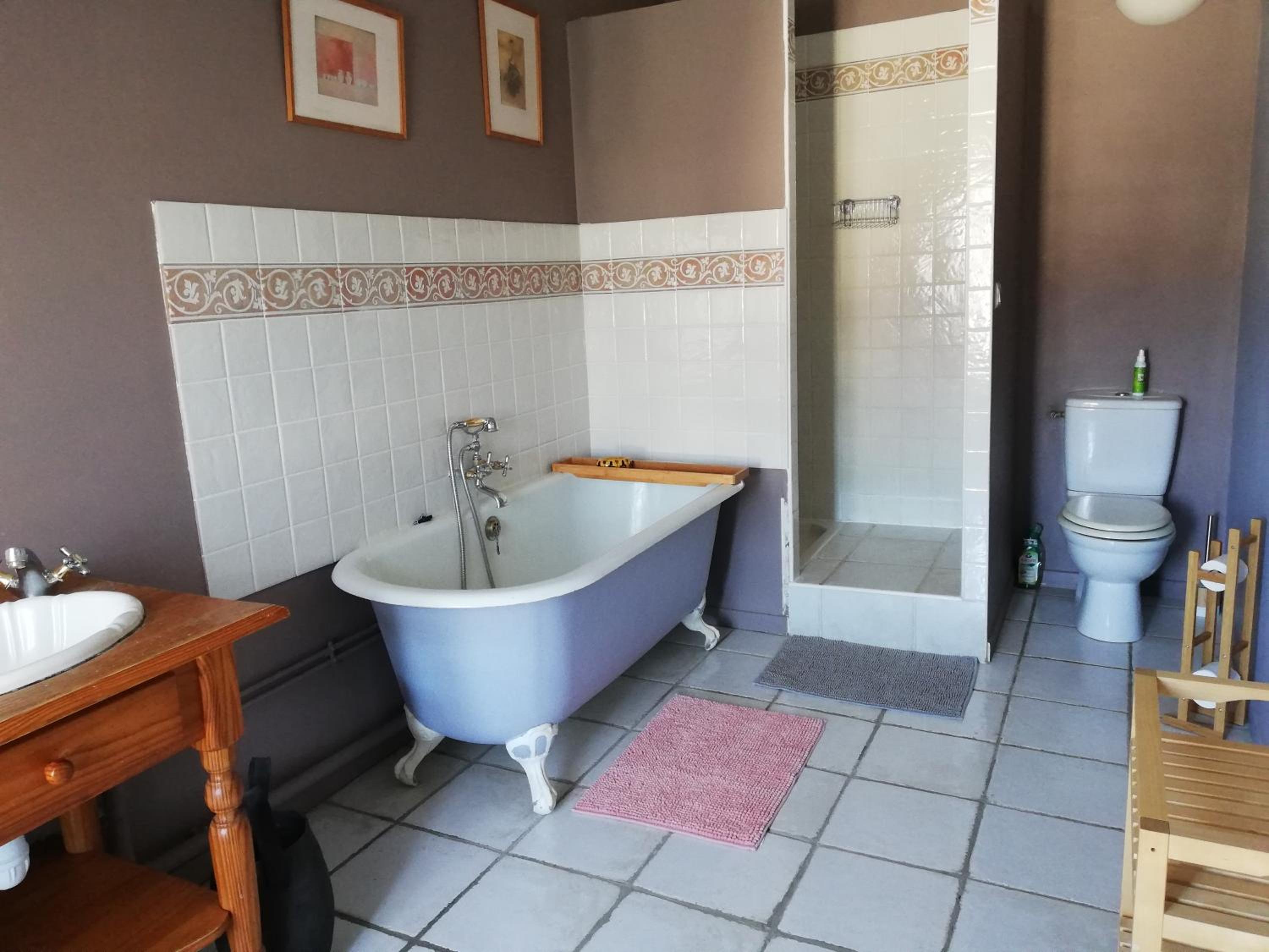 Triple Room with Private Bathroom - Photo 8