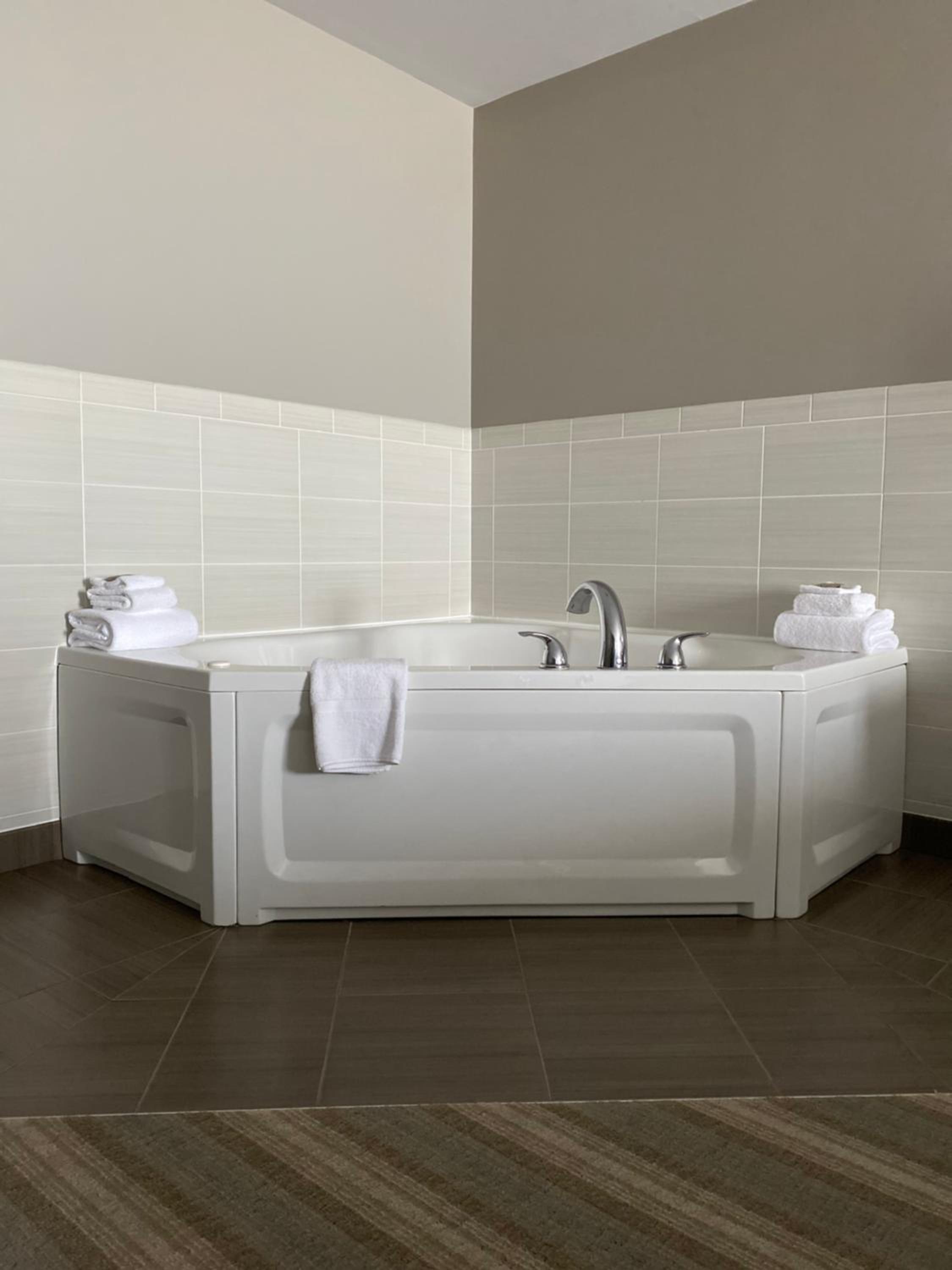 King Room with Whirlpool photo 2