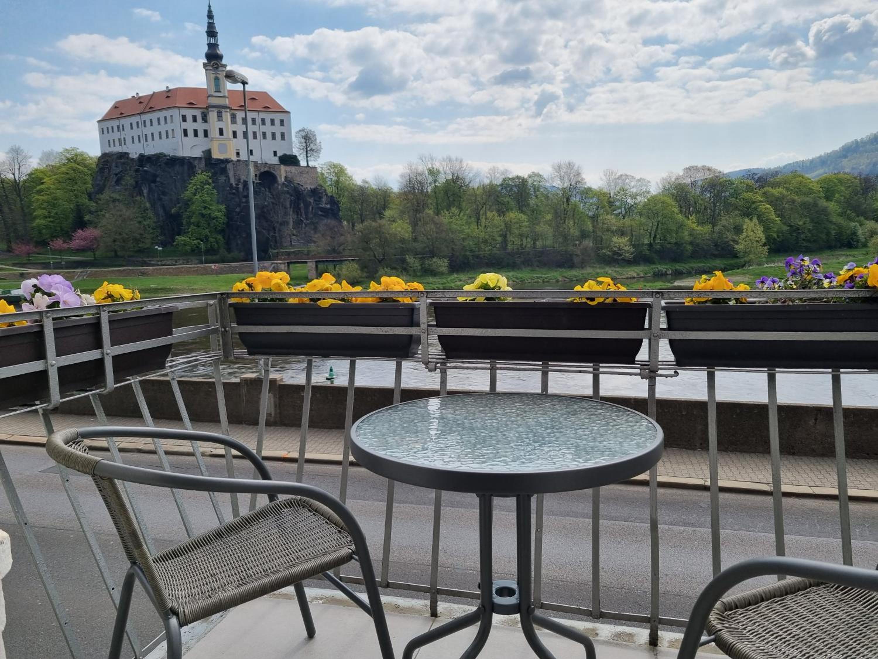 Apartment with Terrace - Photo 6