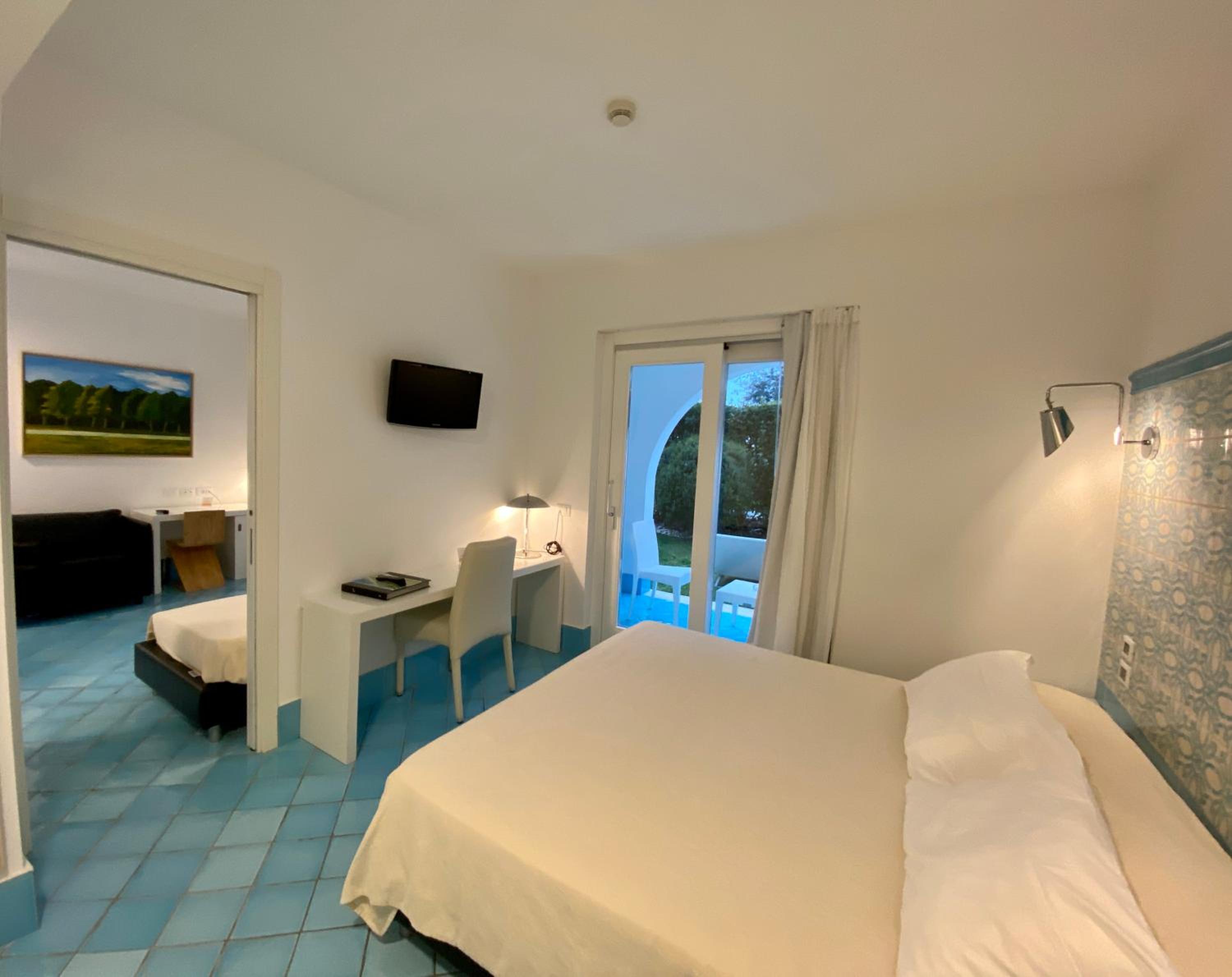 Suite - Photo 1