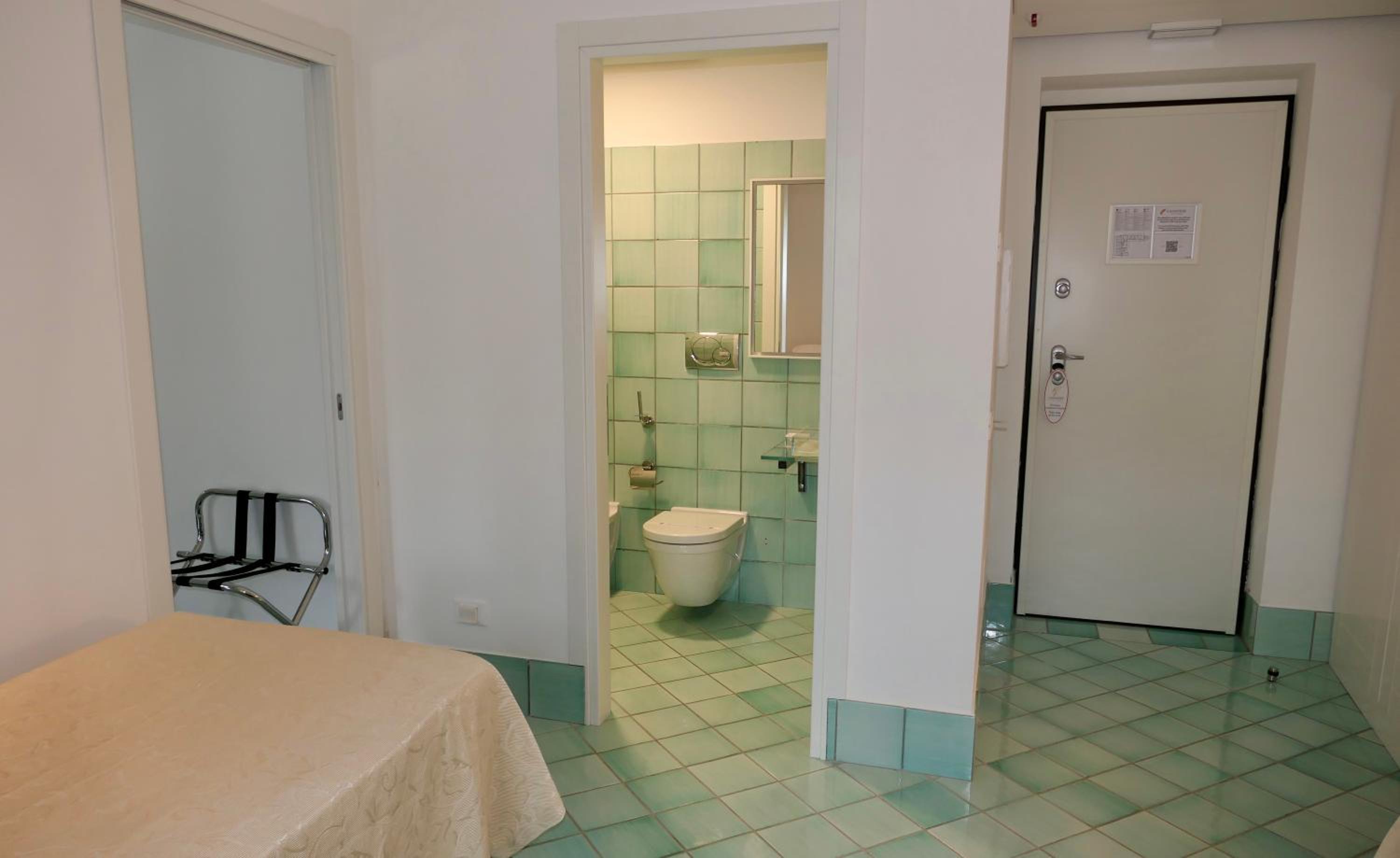 Suite - Photo 12