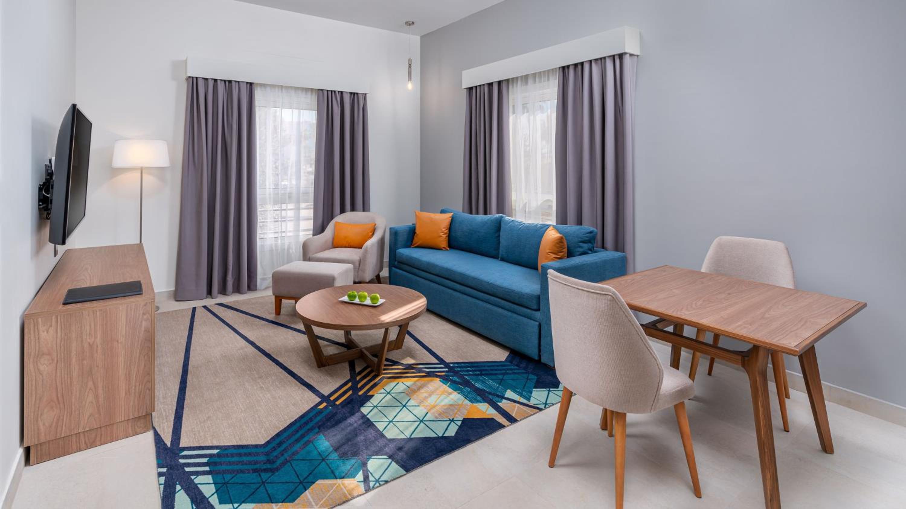 One-Bedroom King Suite with Garden View thumbnail 5