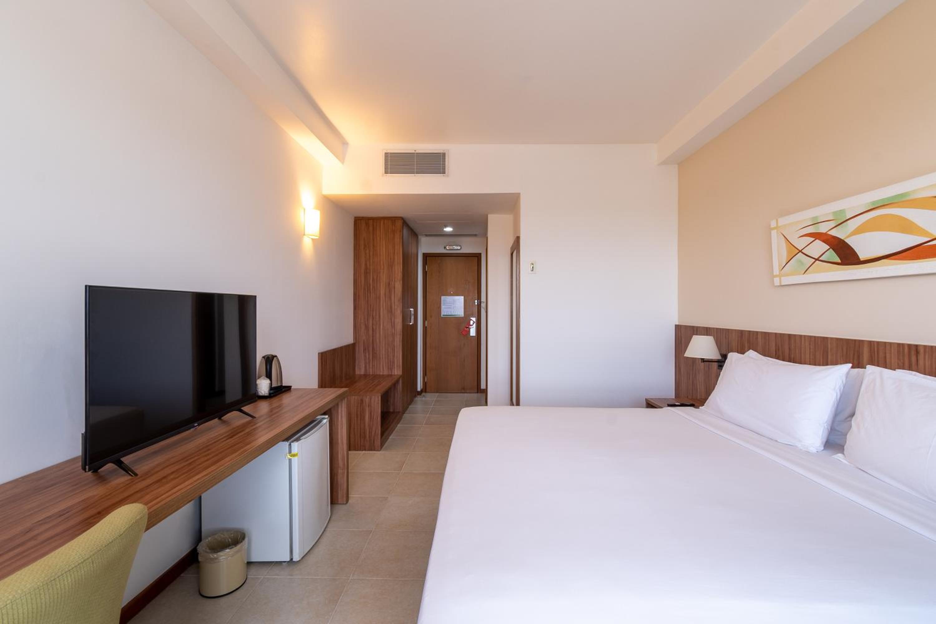 Standard King Room - Photo 3