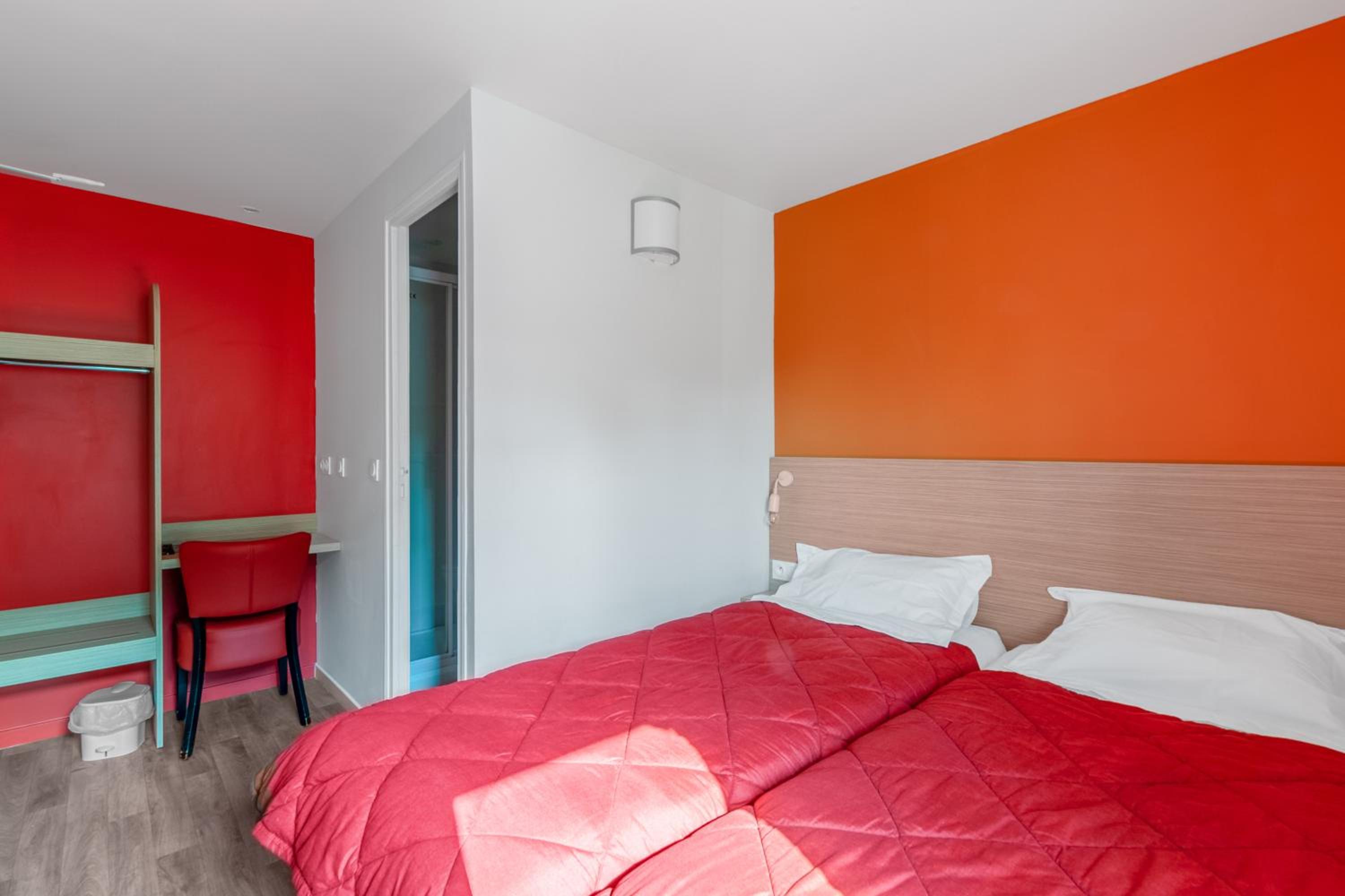 Twin Room - Photo 1