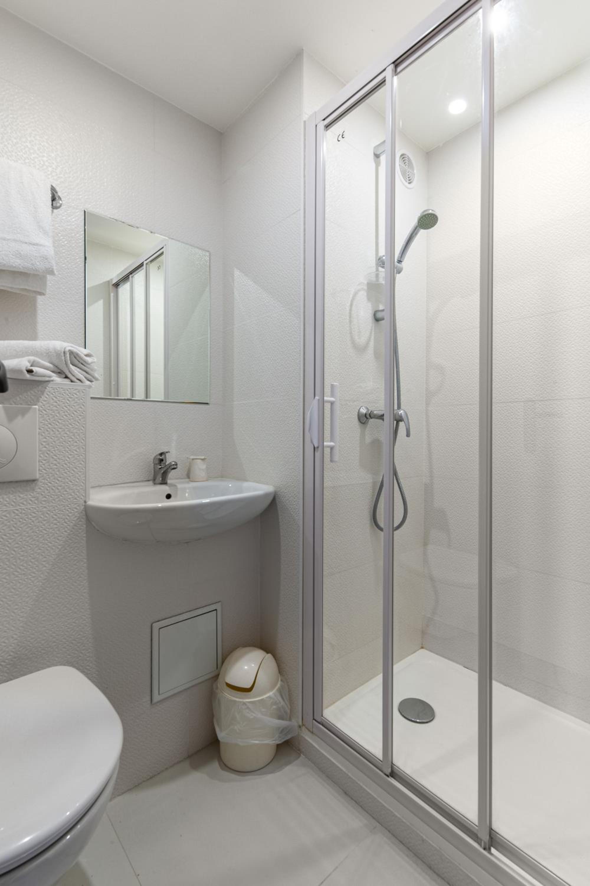Double Room - Photo 5