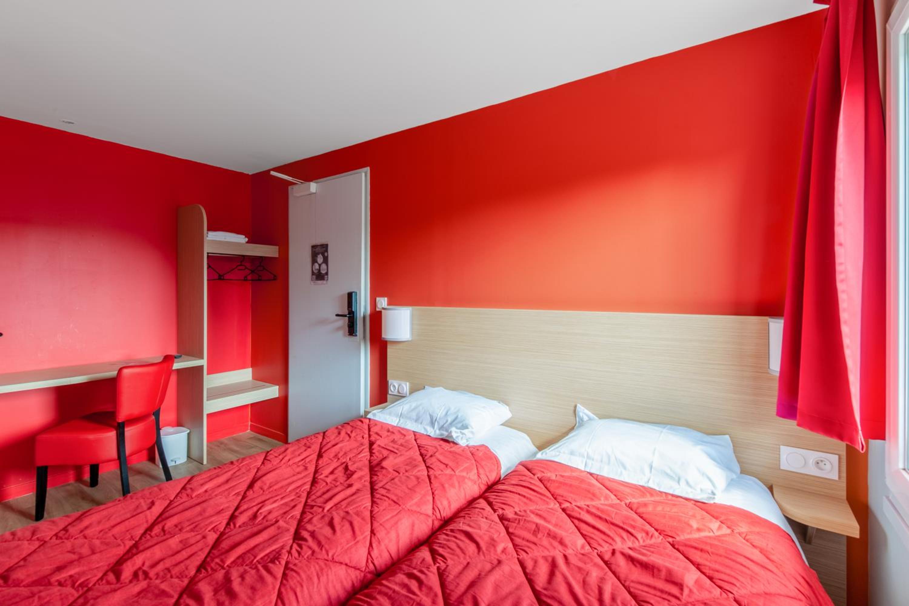 Twin Room - Photo 2