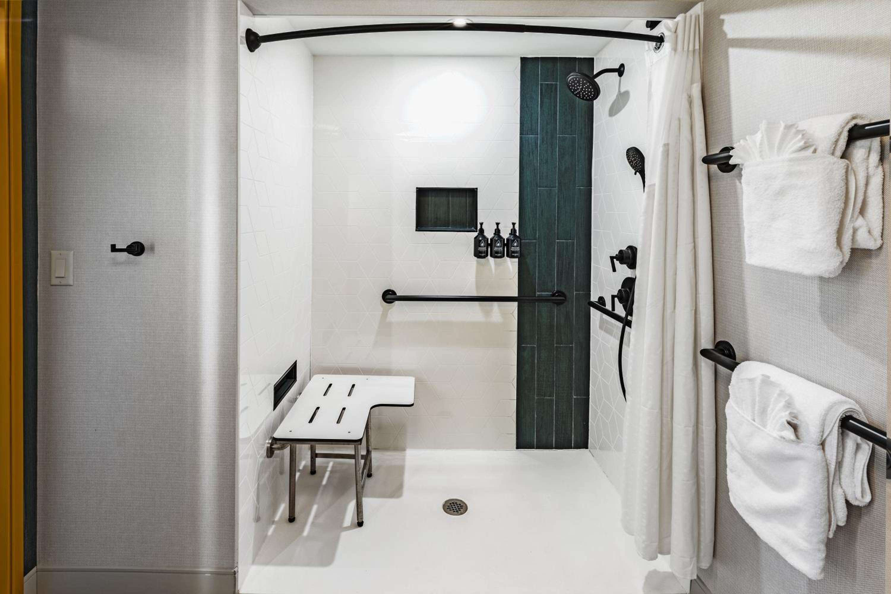 King Suite with Hearing Accessible Roll In Shower - Non-Smoking