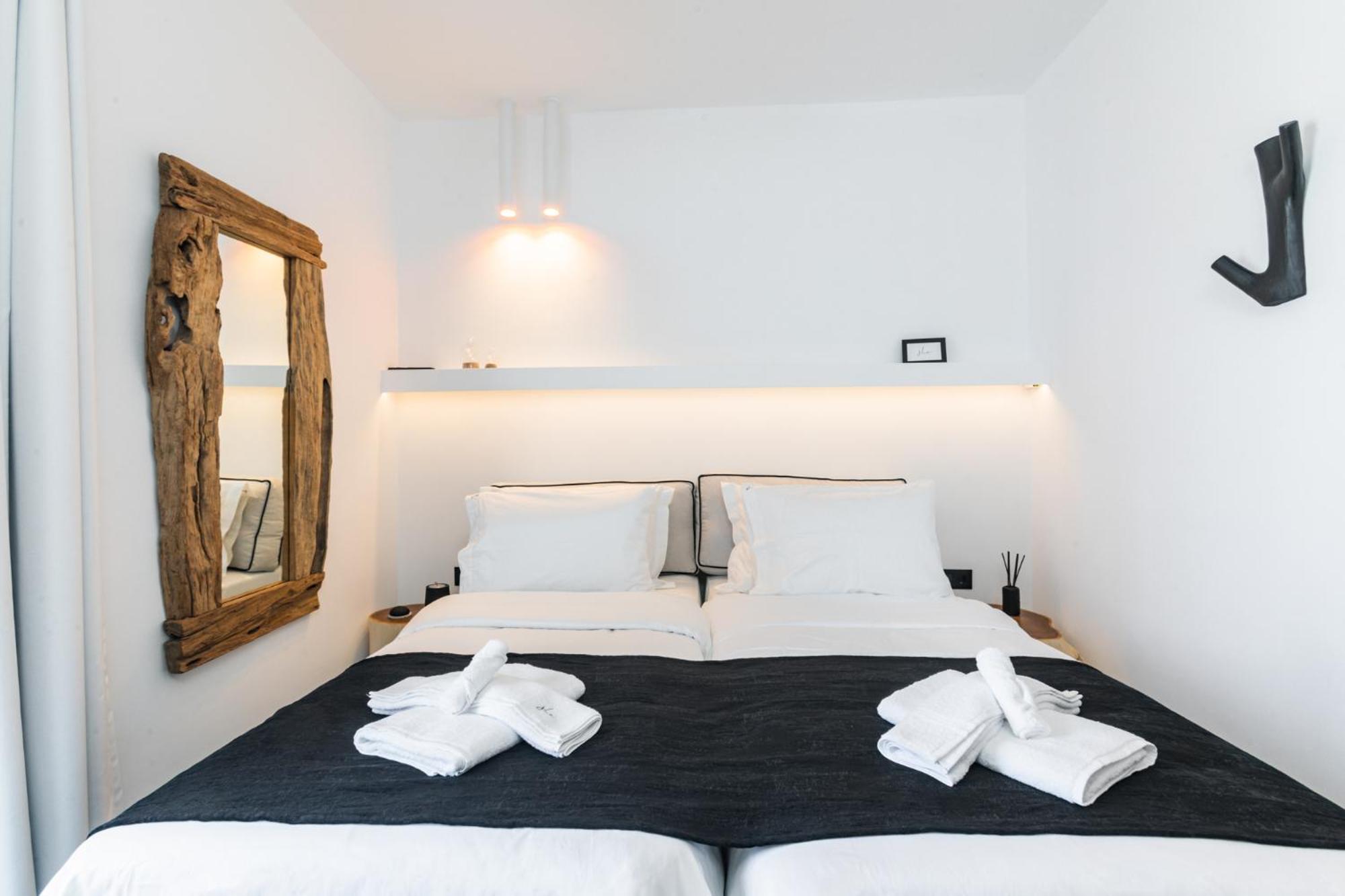 Double Room with Balcony - Photo 23