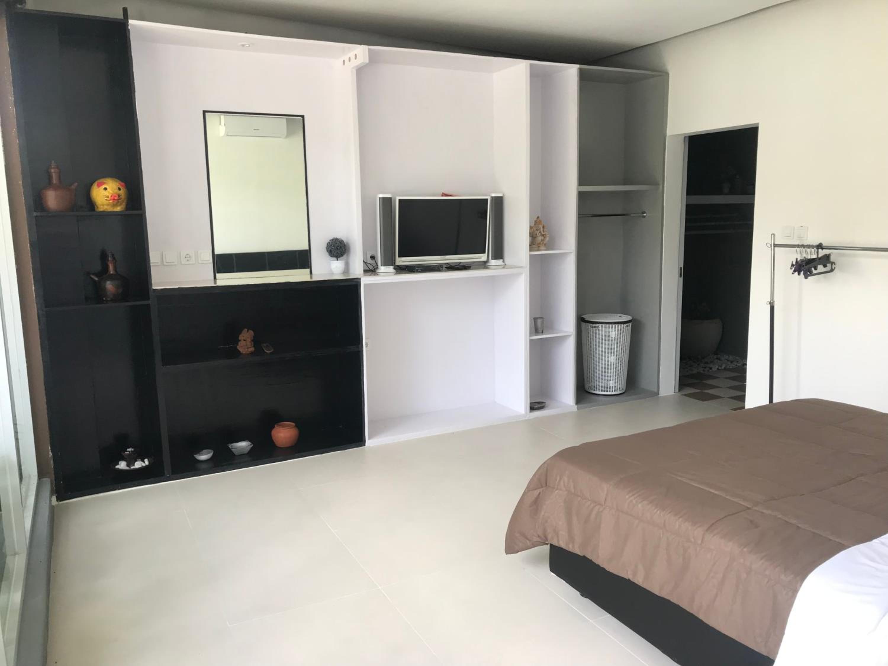 Double Room with Pool View - Photo 30
